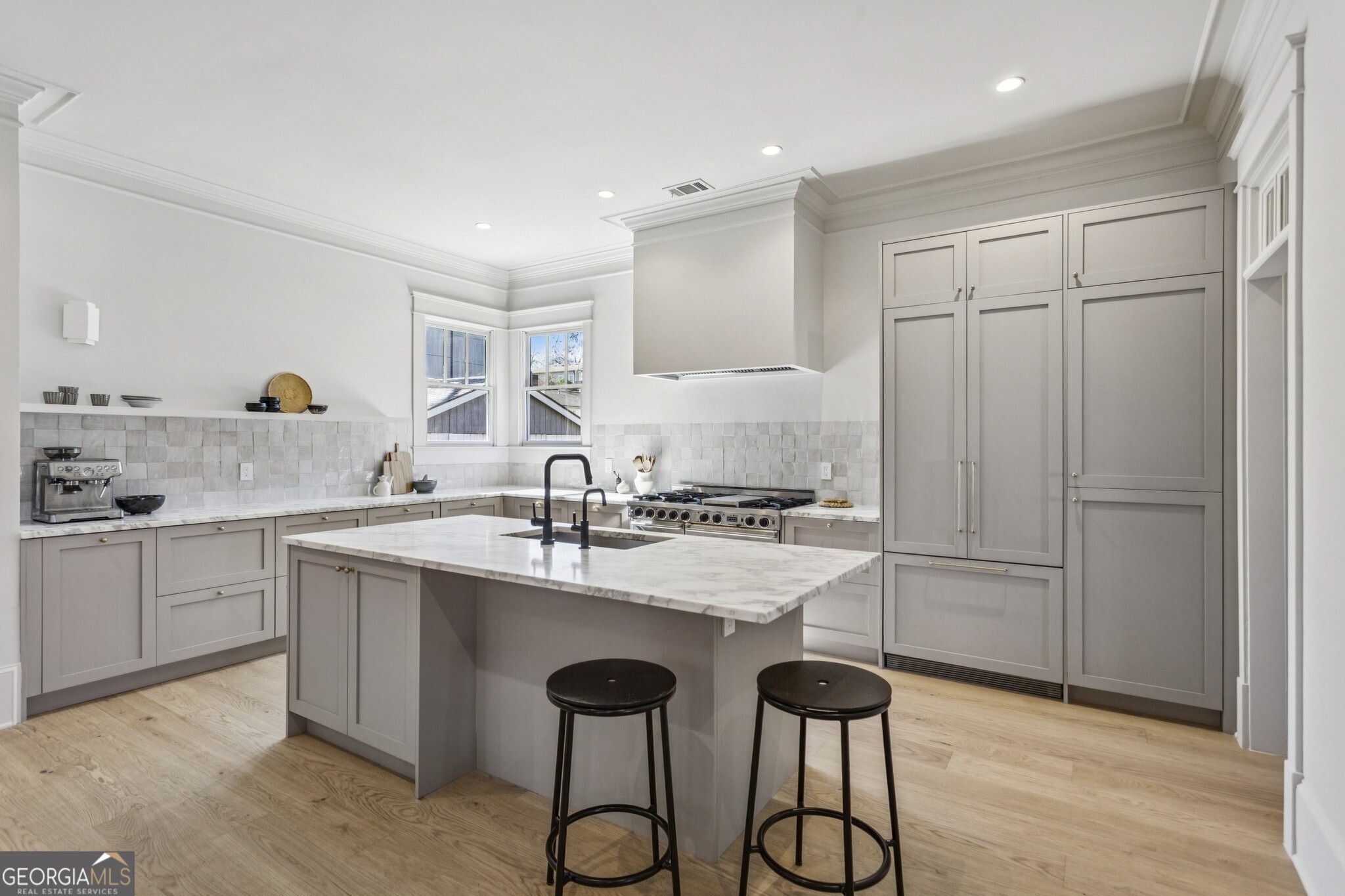 691 Willoughby Way NE