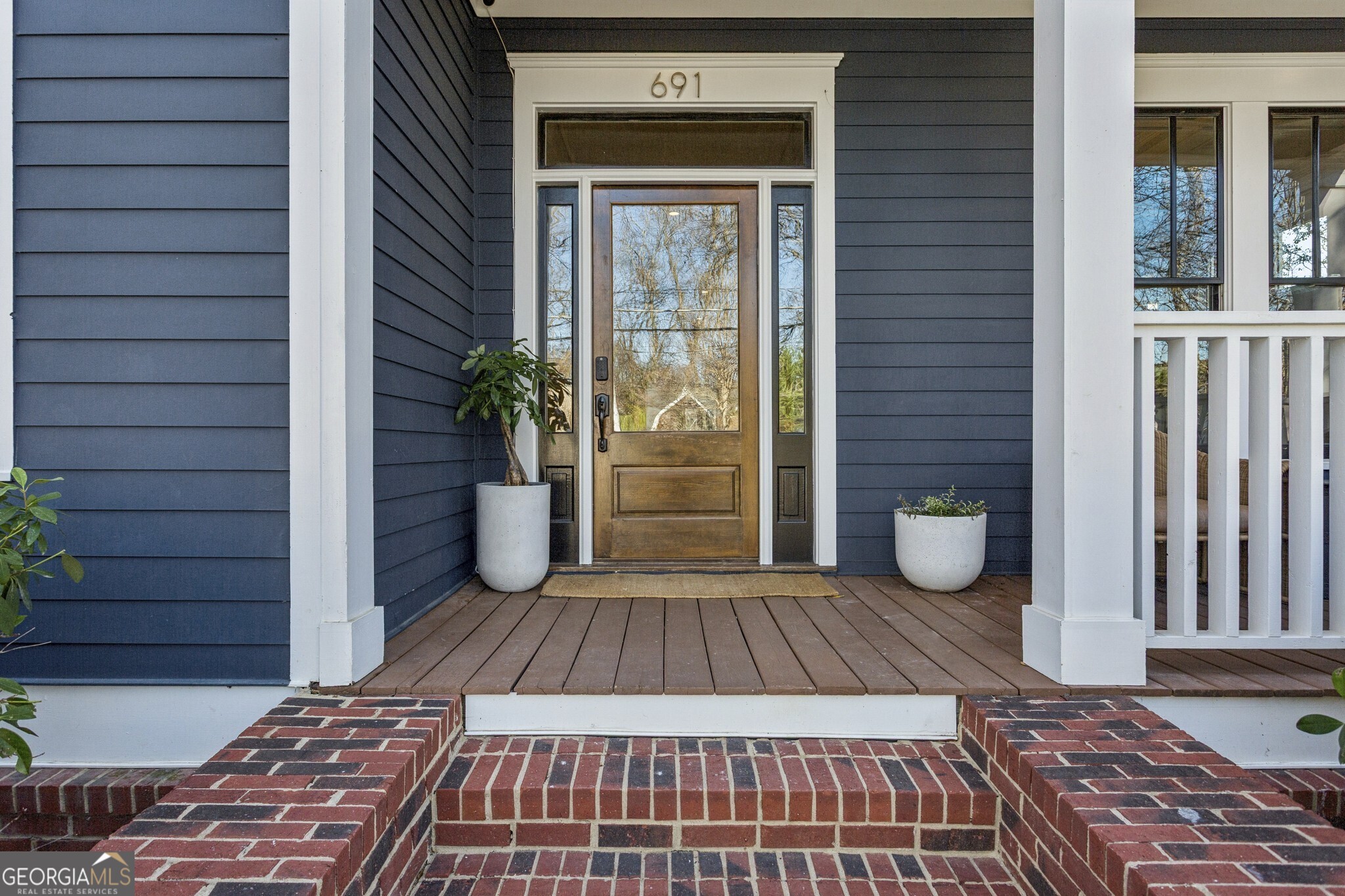 691 Willoughby Way NE