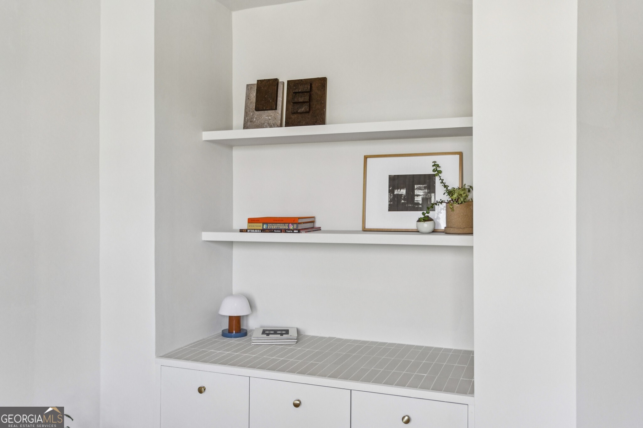 691 Willoughby Way NE