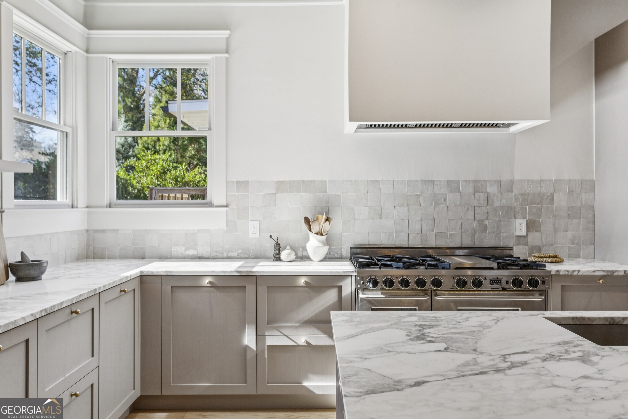 691 Willoughby Way NE