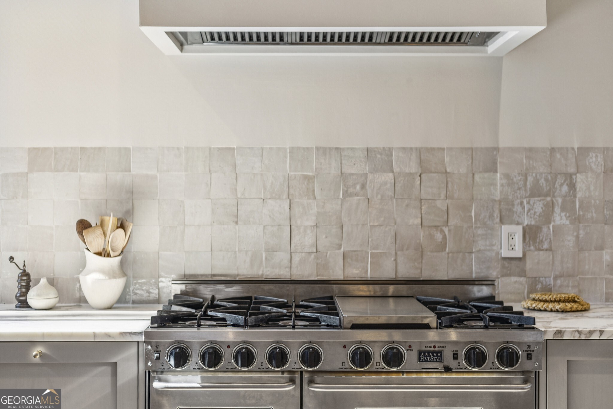 691 Willoughby Way NE