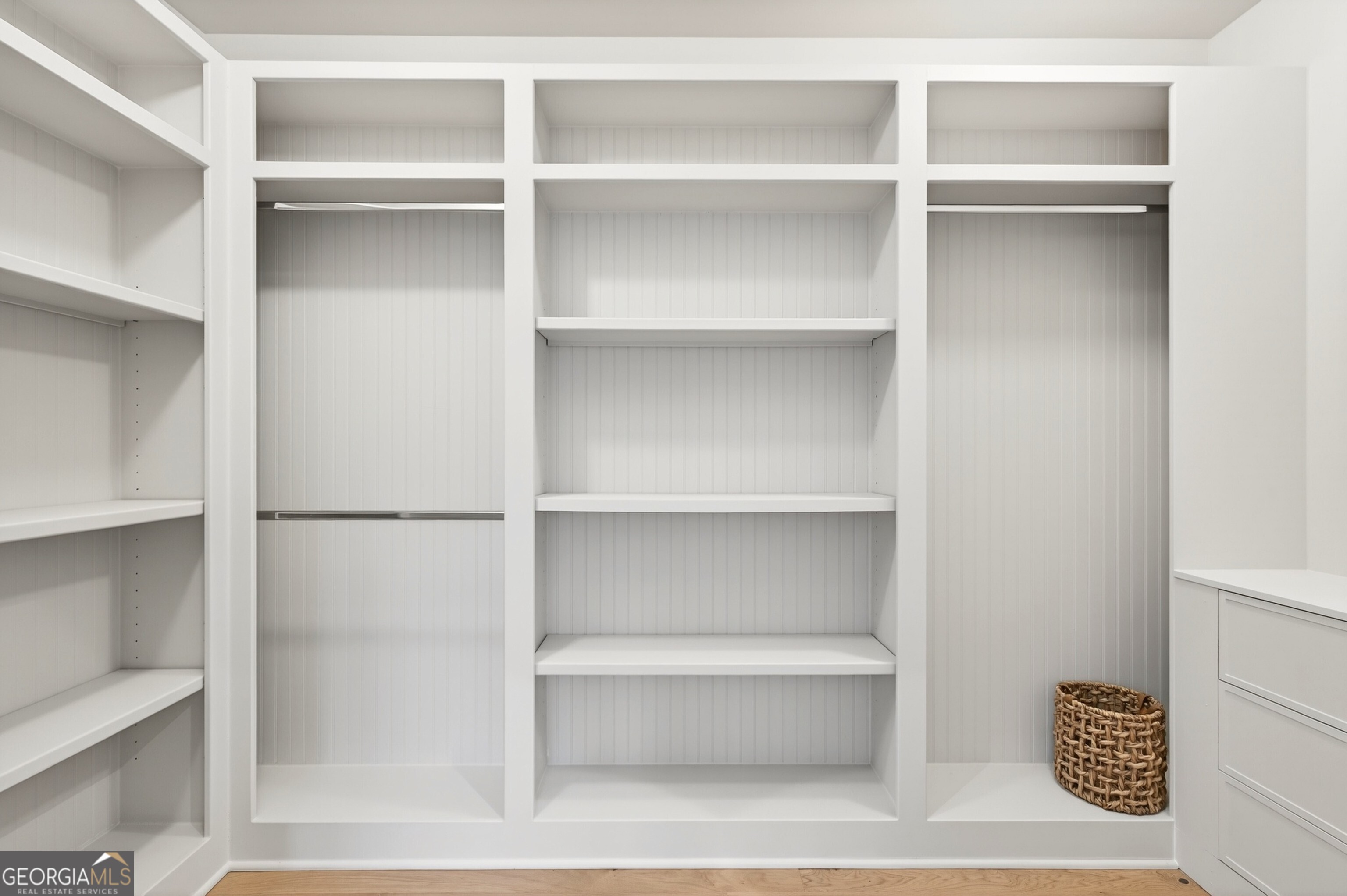 691 Willoughby Way NE