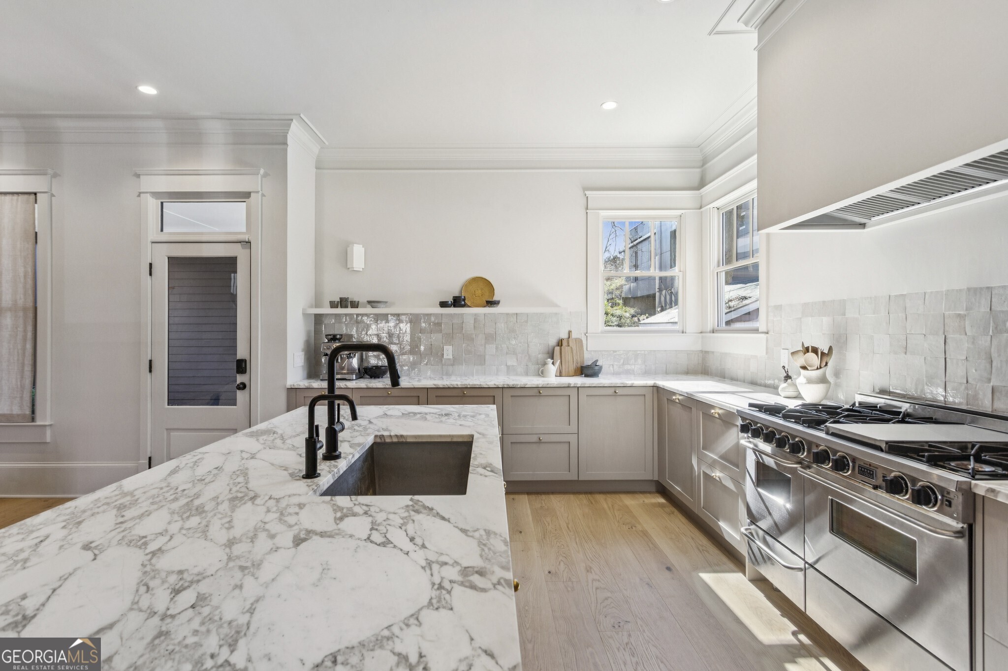 691 Willoughby Way NE