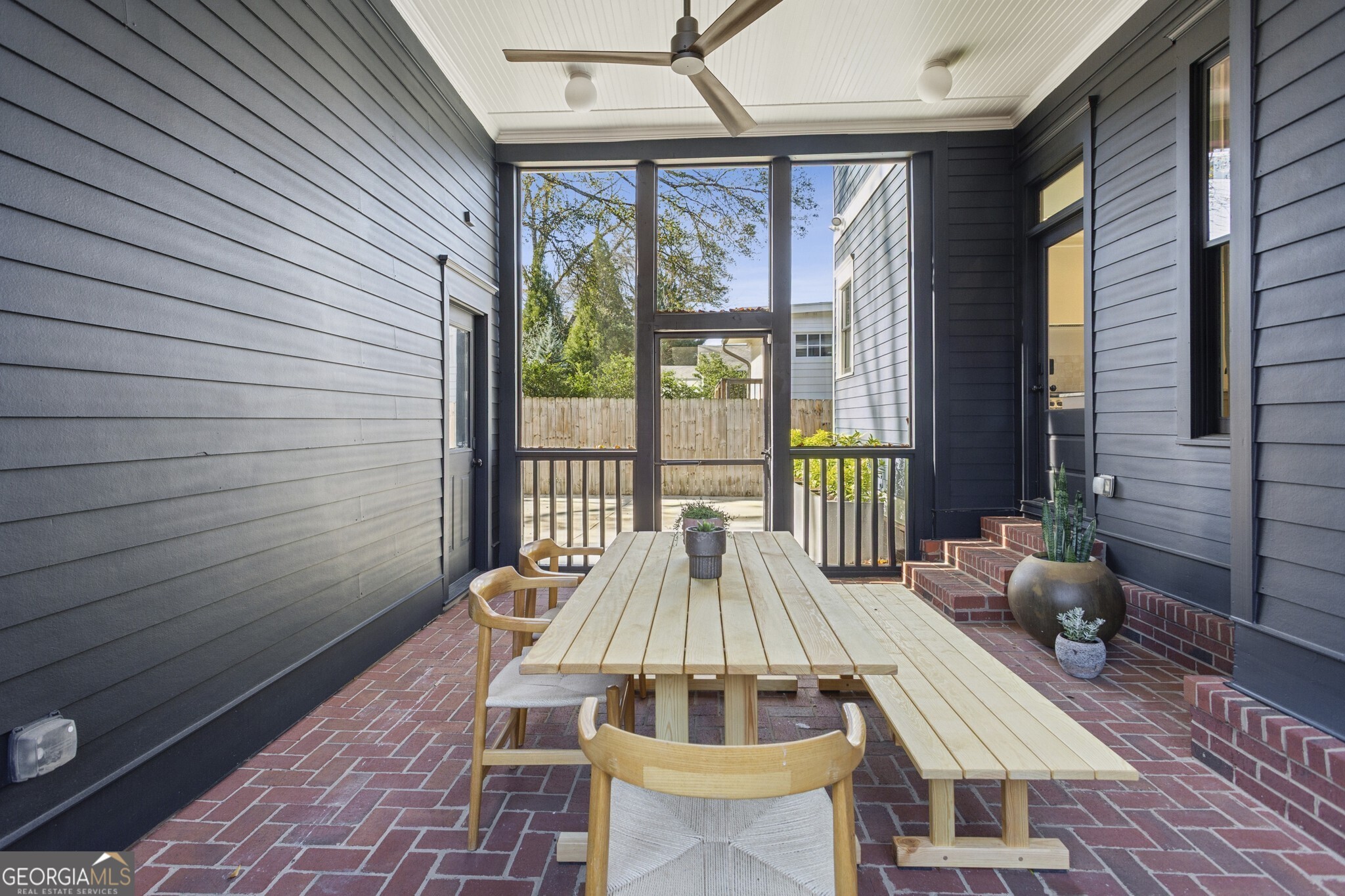 691 Willoughby Way NE