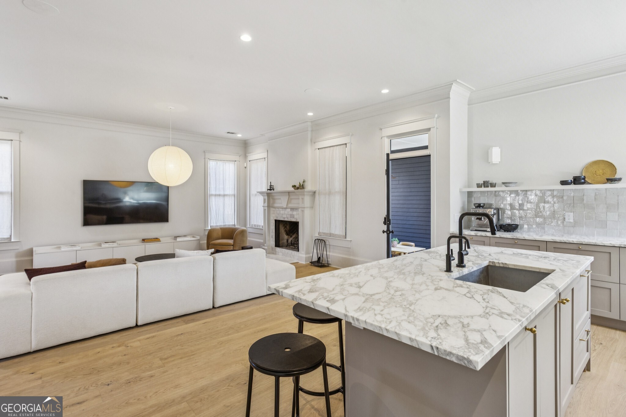 691 Willoughby Way NE