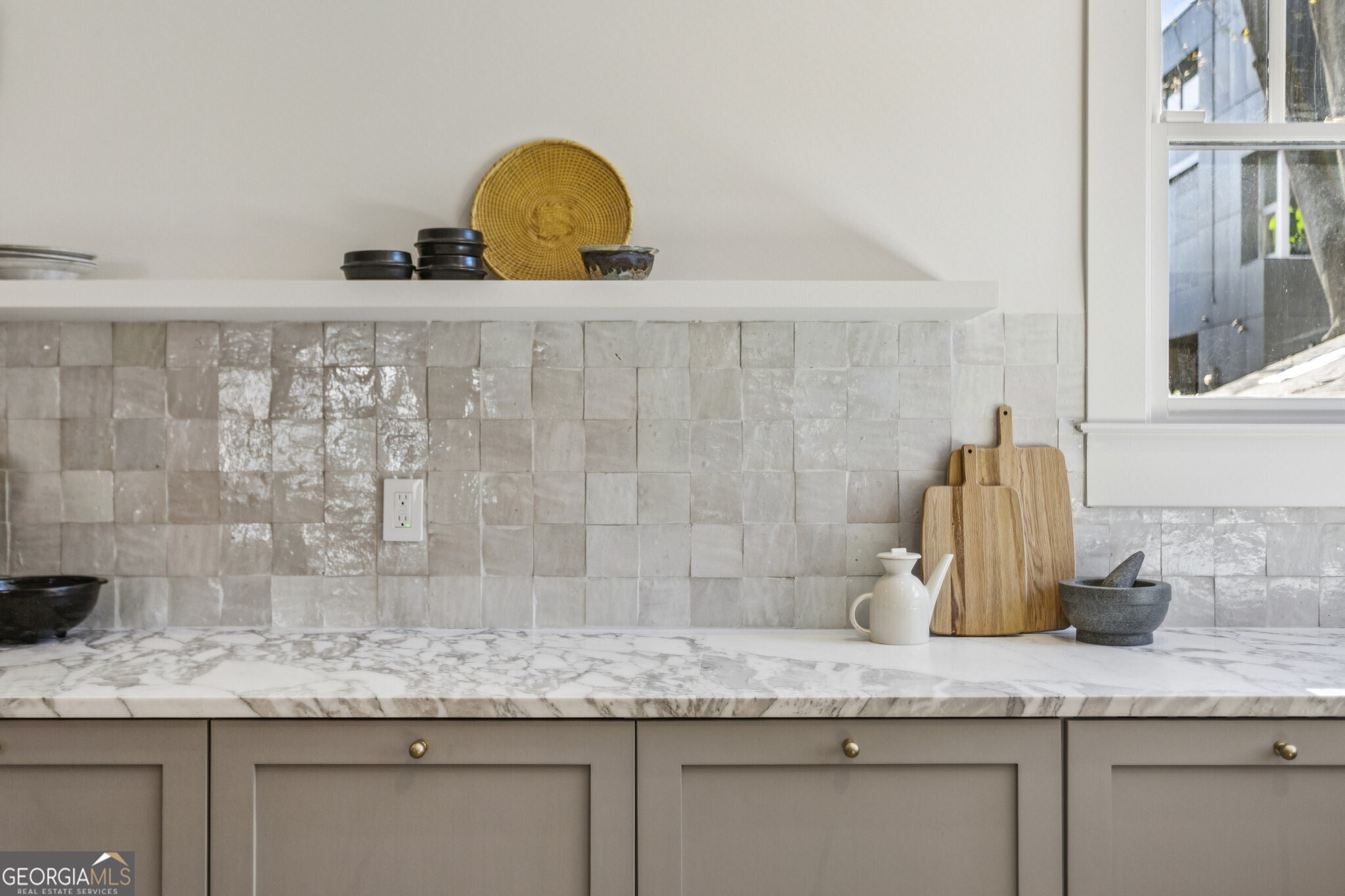 691 Willoughby Way NE