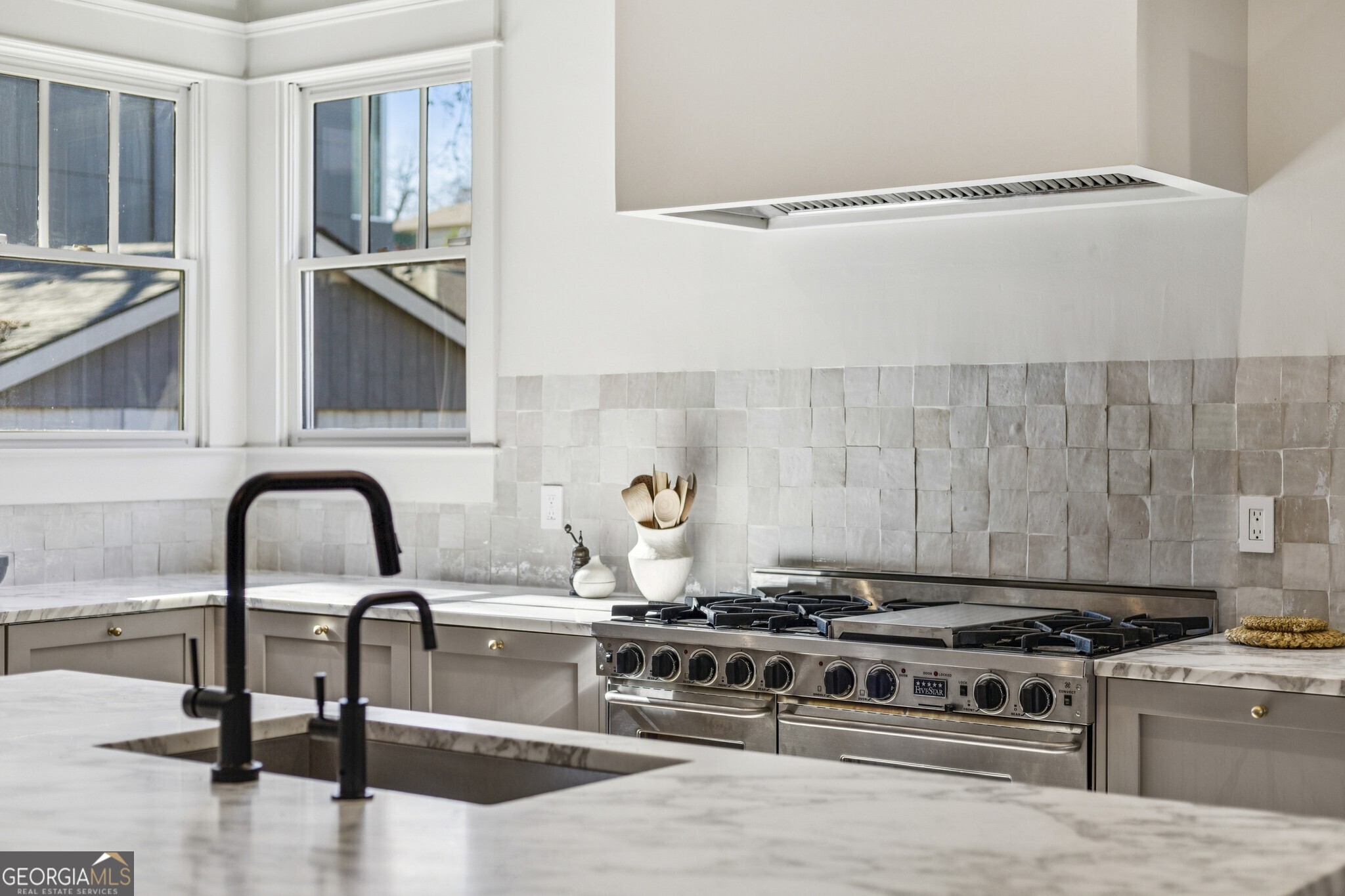 691 Willoughby Way NE