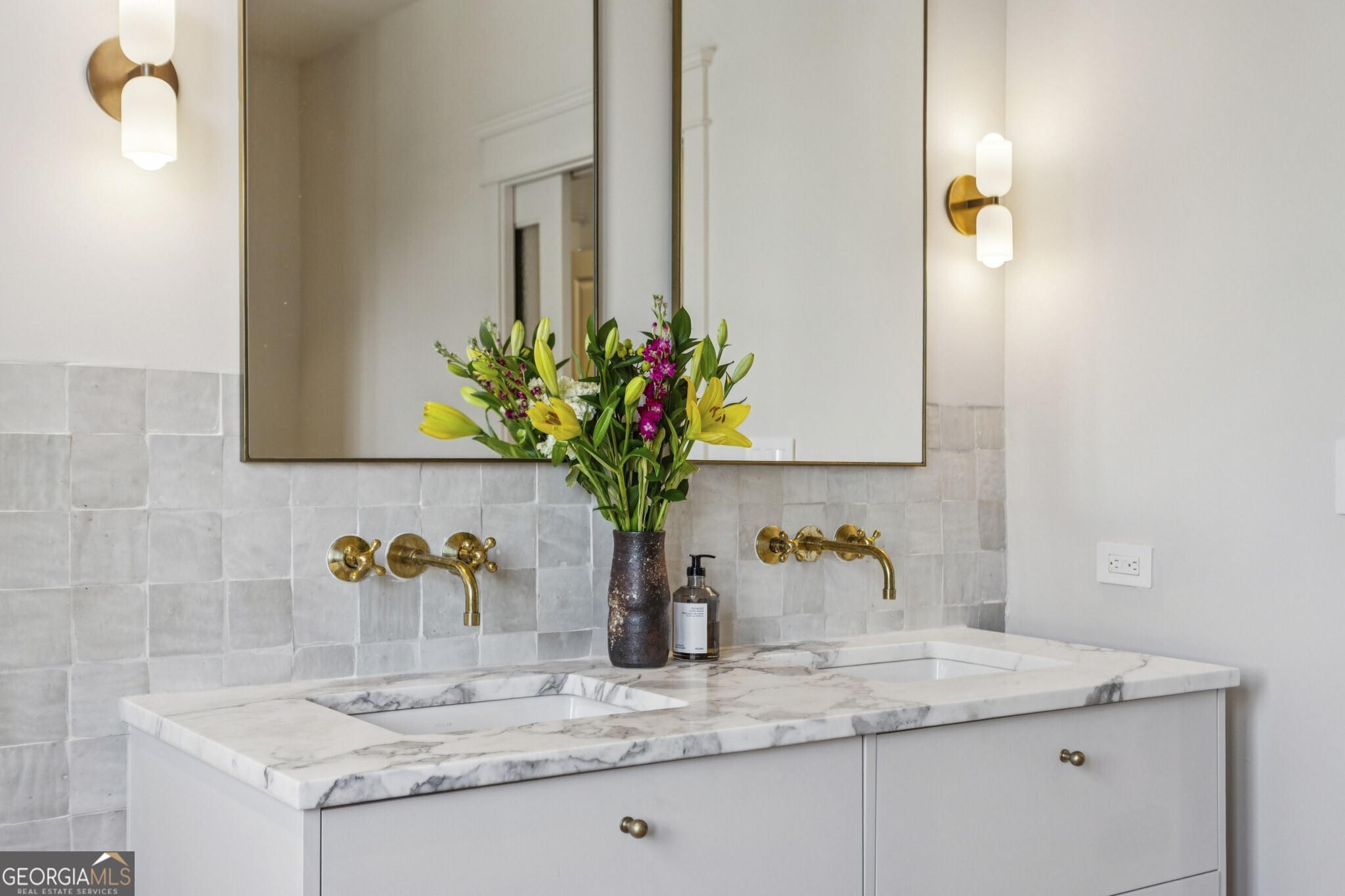 691 Willoughby Way NE