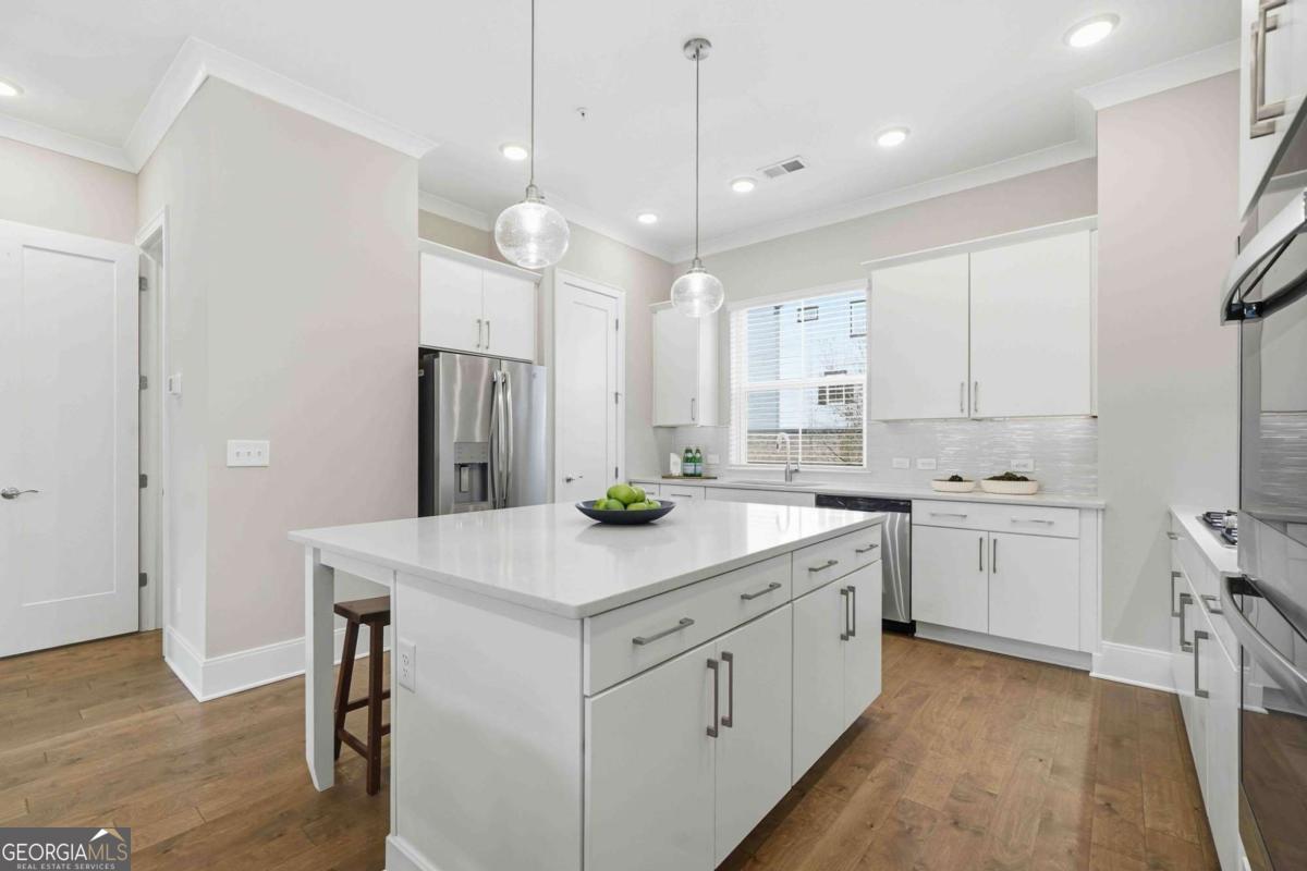 826 S Columbia Drive