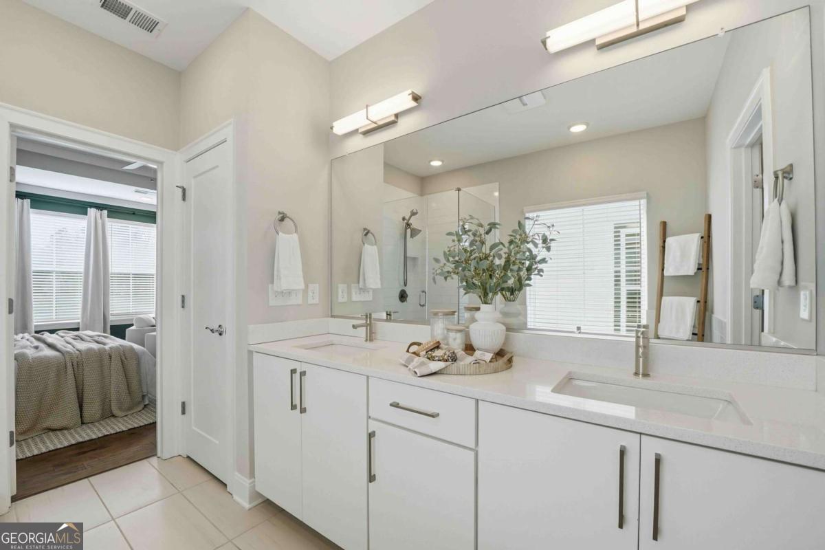 826 S Columbia Drive