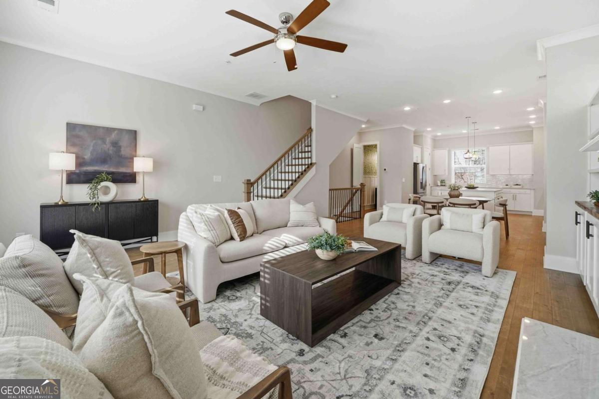 826 S Columbia Drive