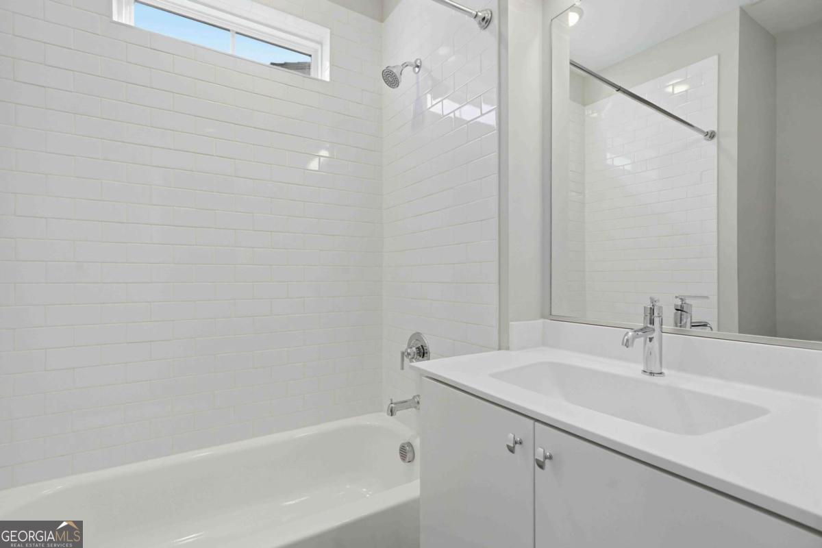 826 S Columbia Drive