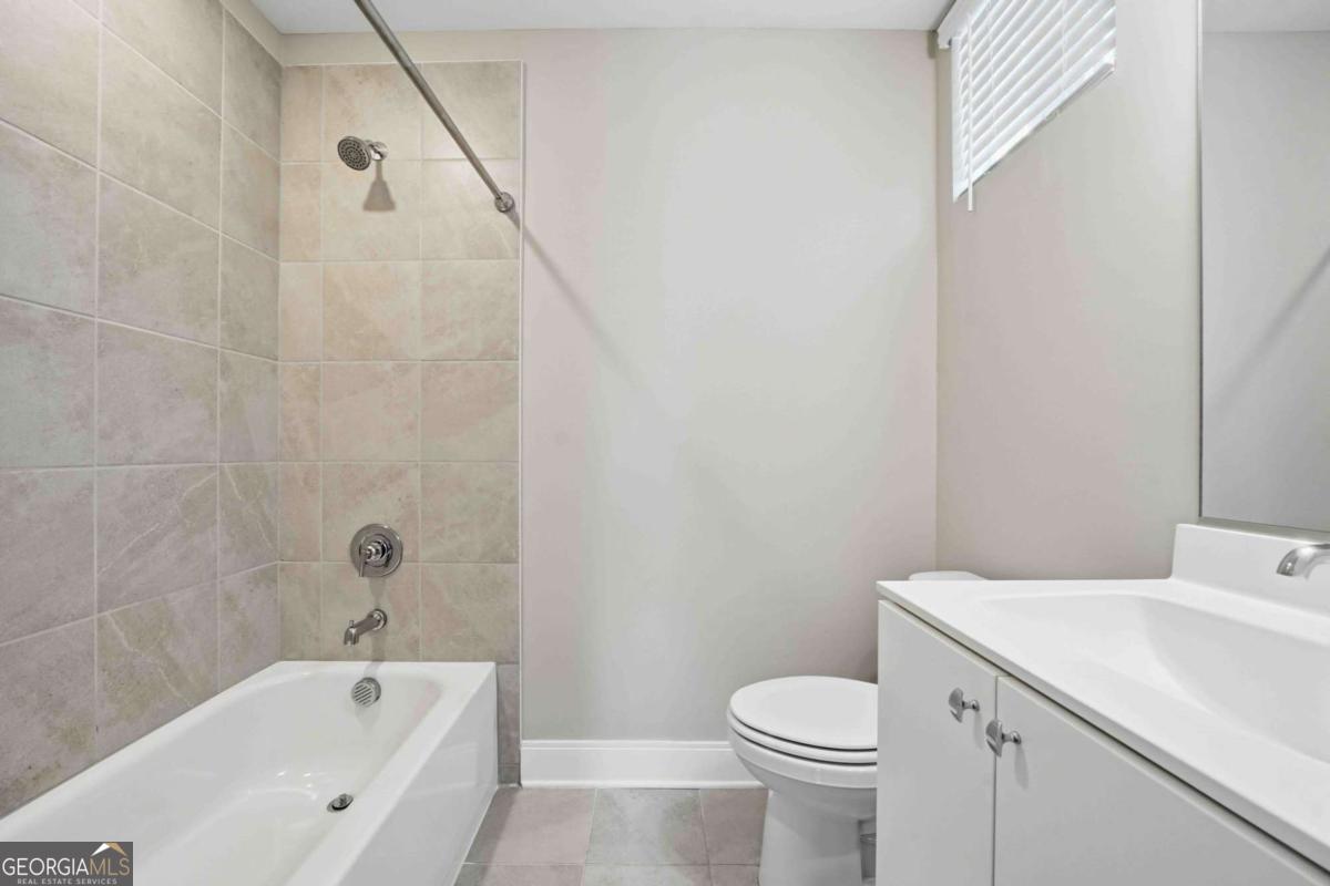 826 S Columbia Drive