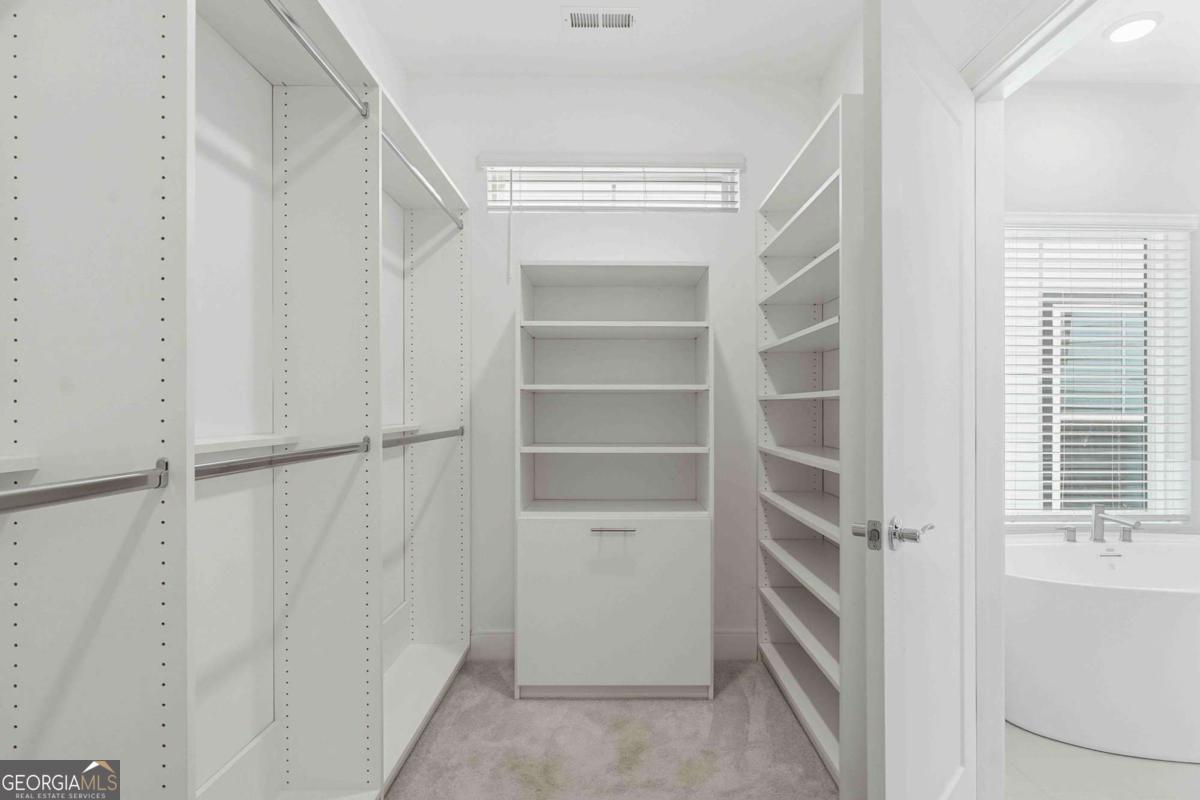 826 S Columbia Drive