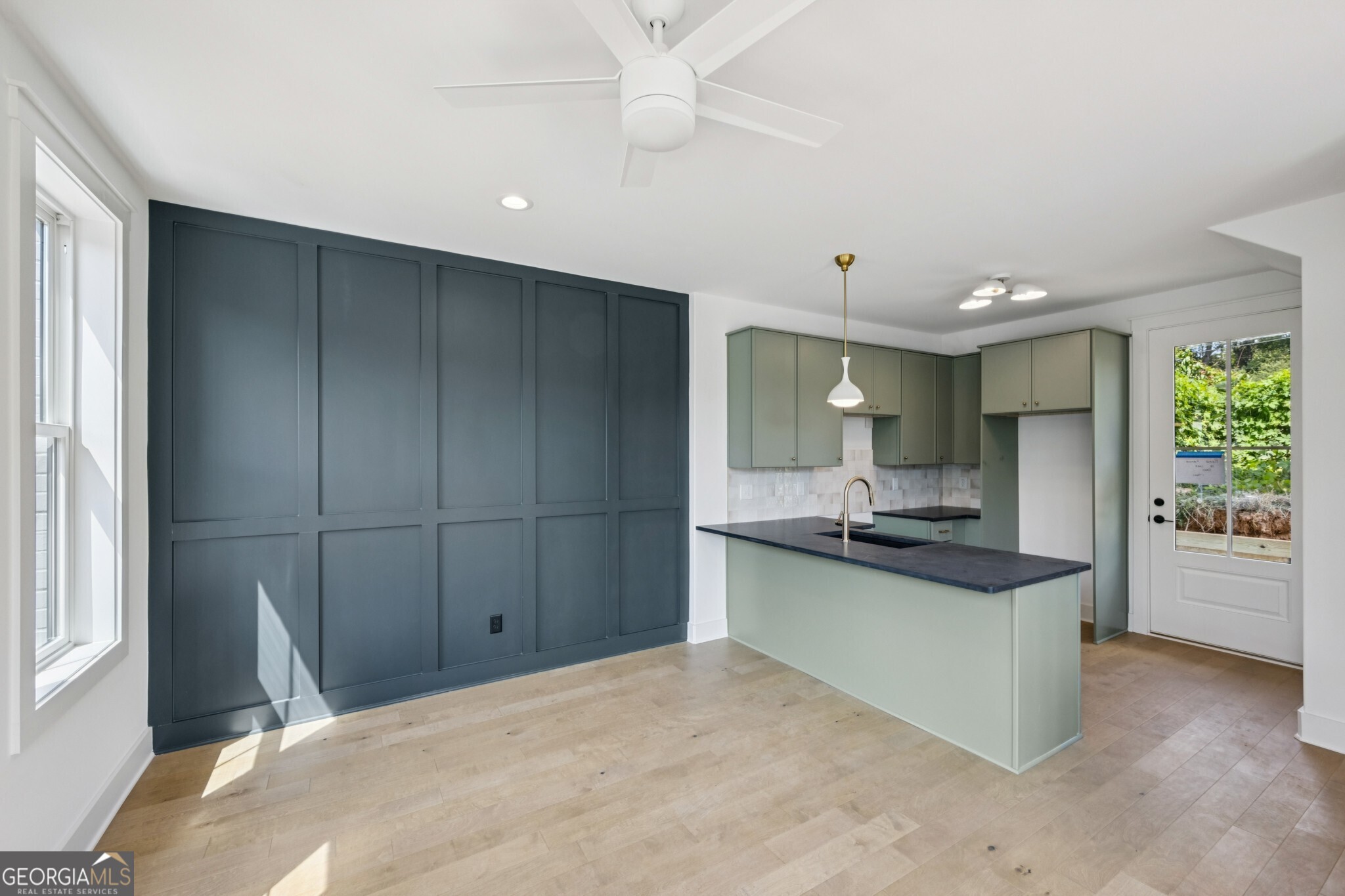 1160 Boulevard SE # 9