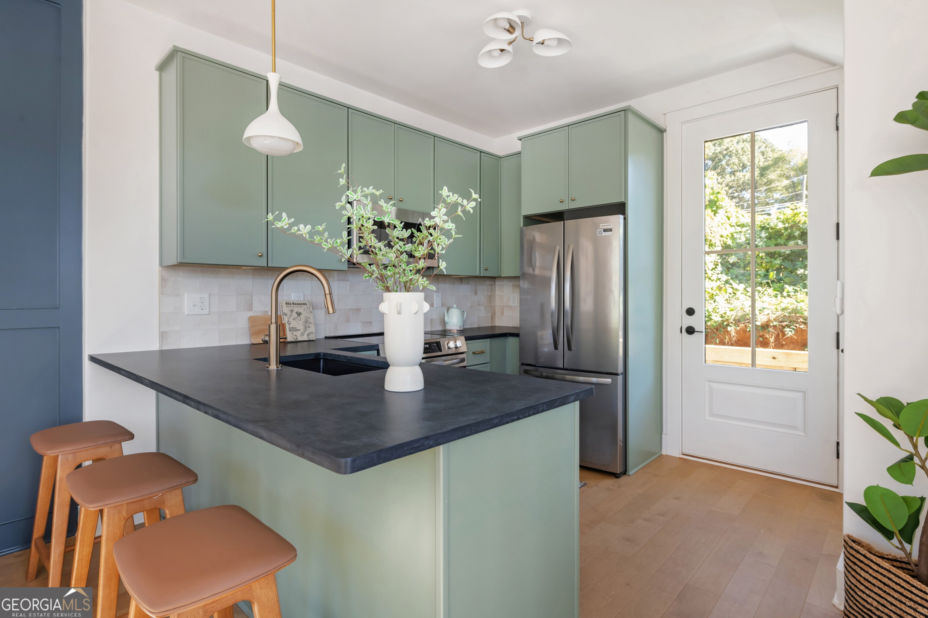 1160 Boulevard SE # 9