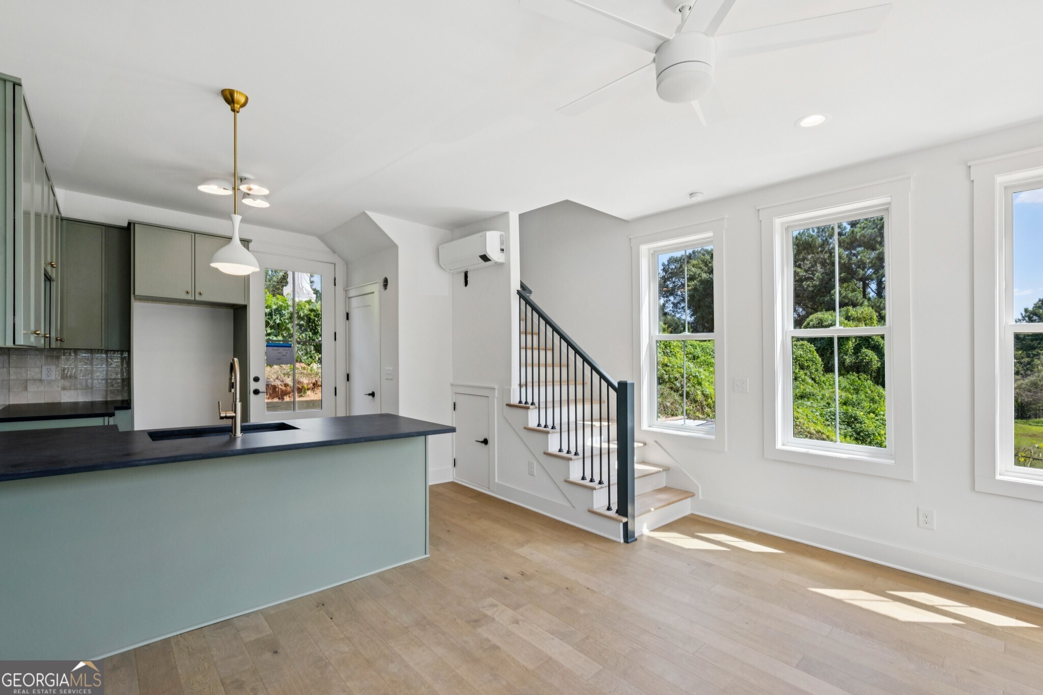 1160 Boulevard SE # 9