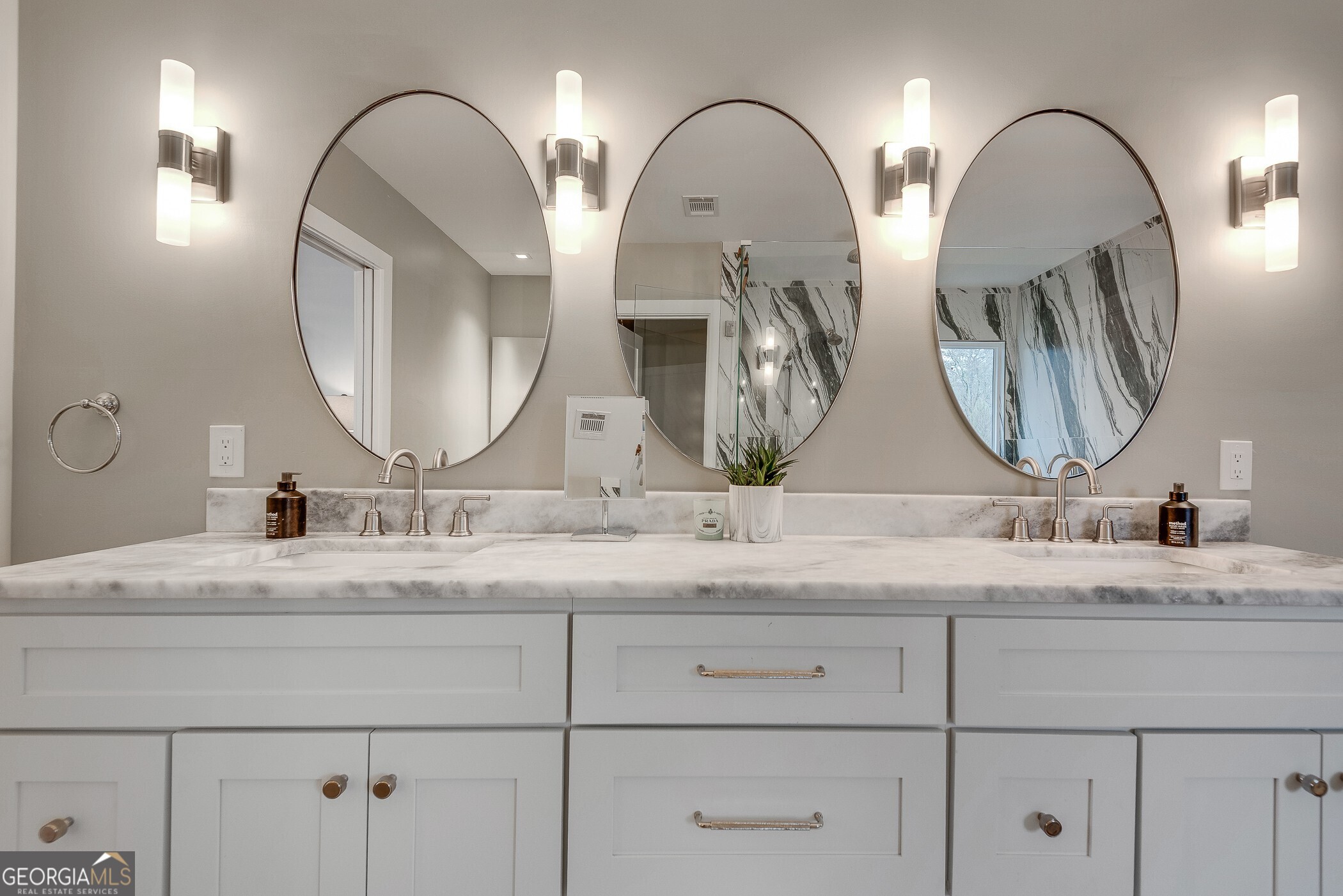 2362 Greenglade Road NE