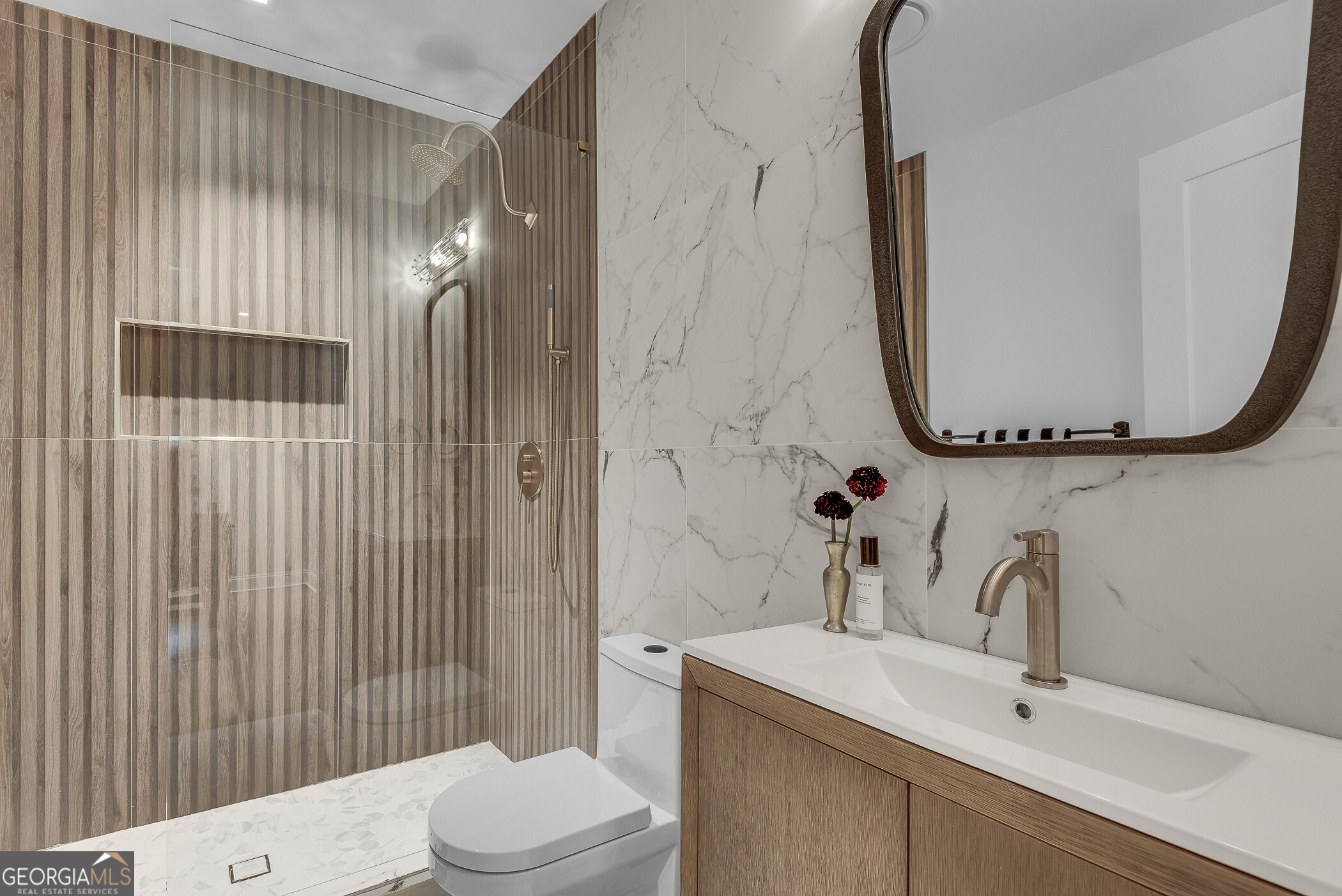 2362 Greenglade Road NE