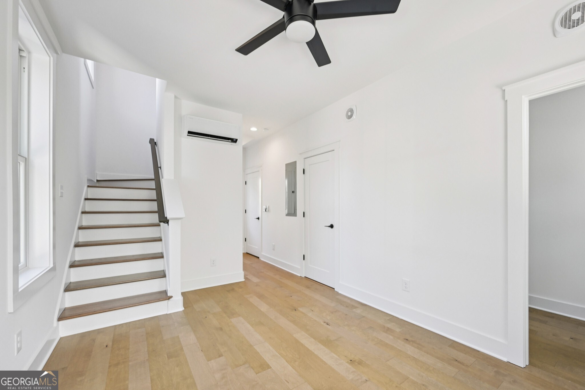 1160 Boulevard SE # 11