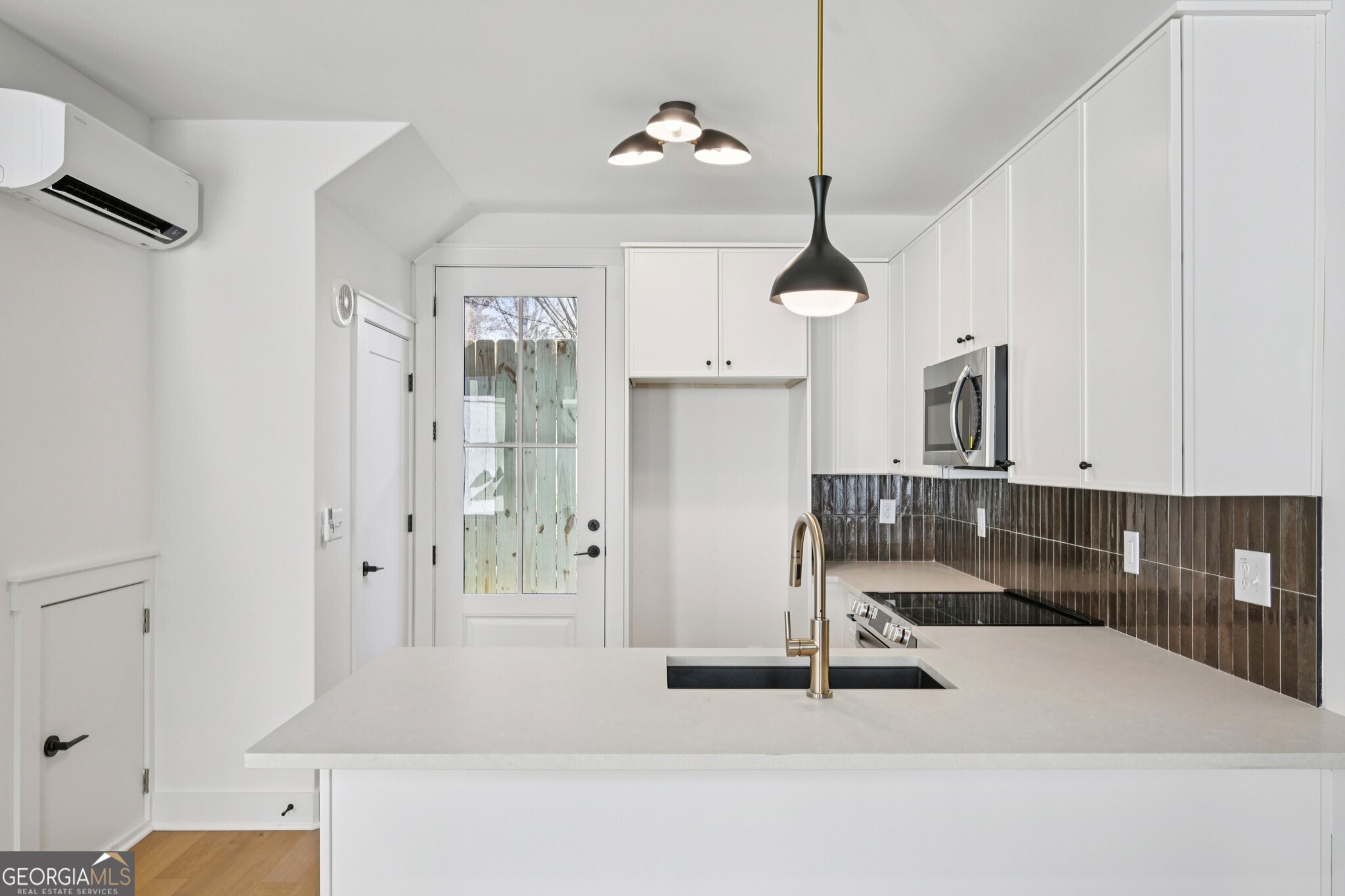 1160 Boulevard SE # 11