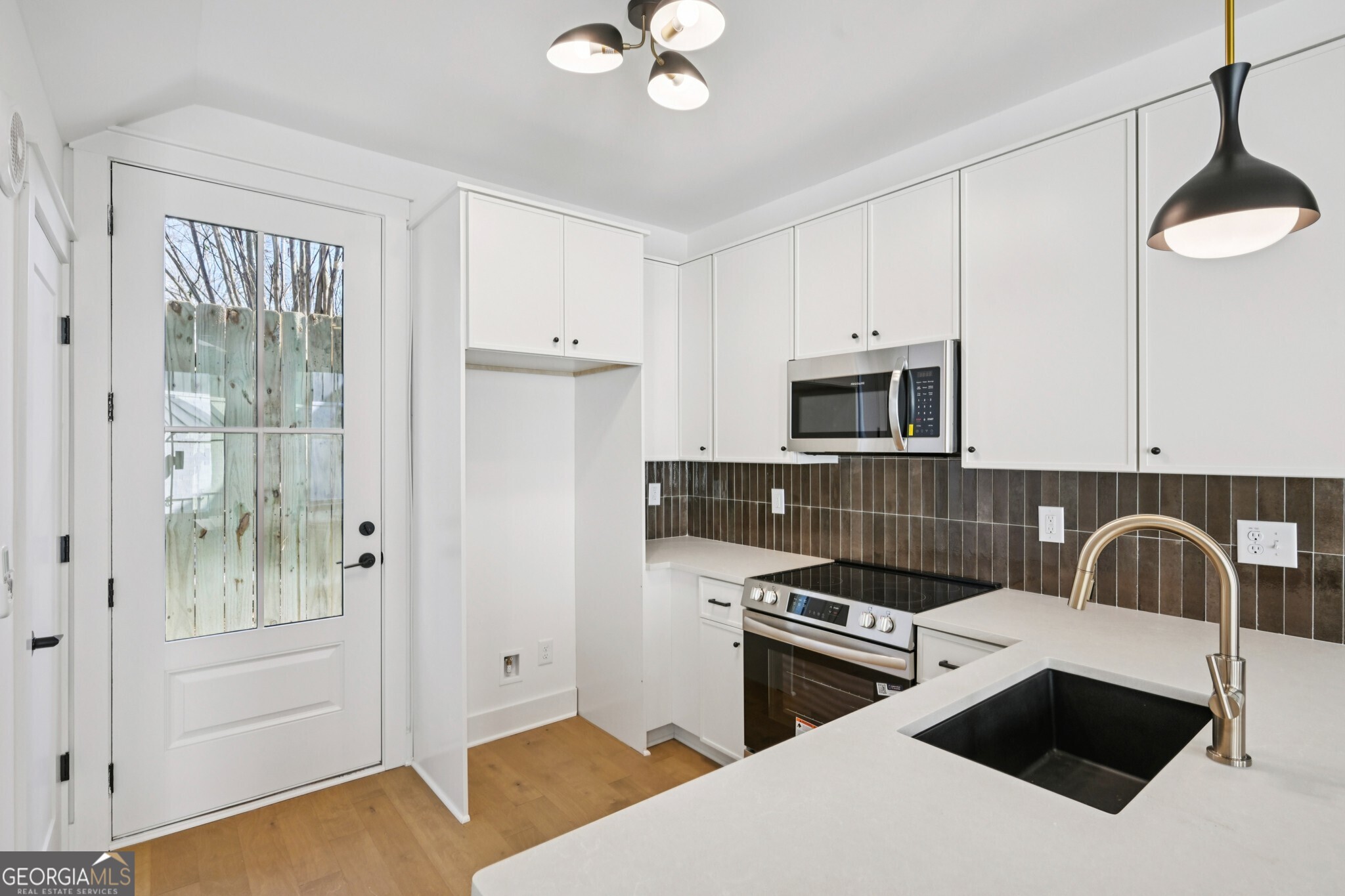 1160 Boulevard SE # 11