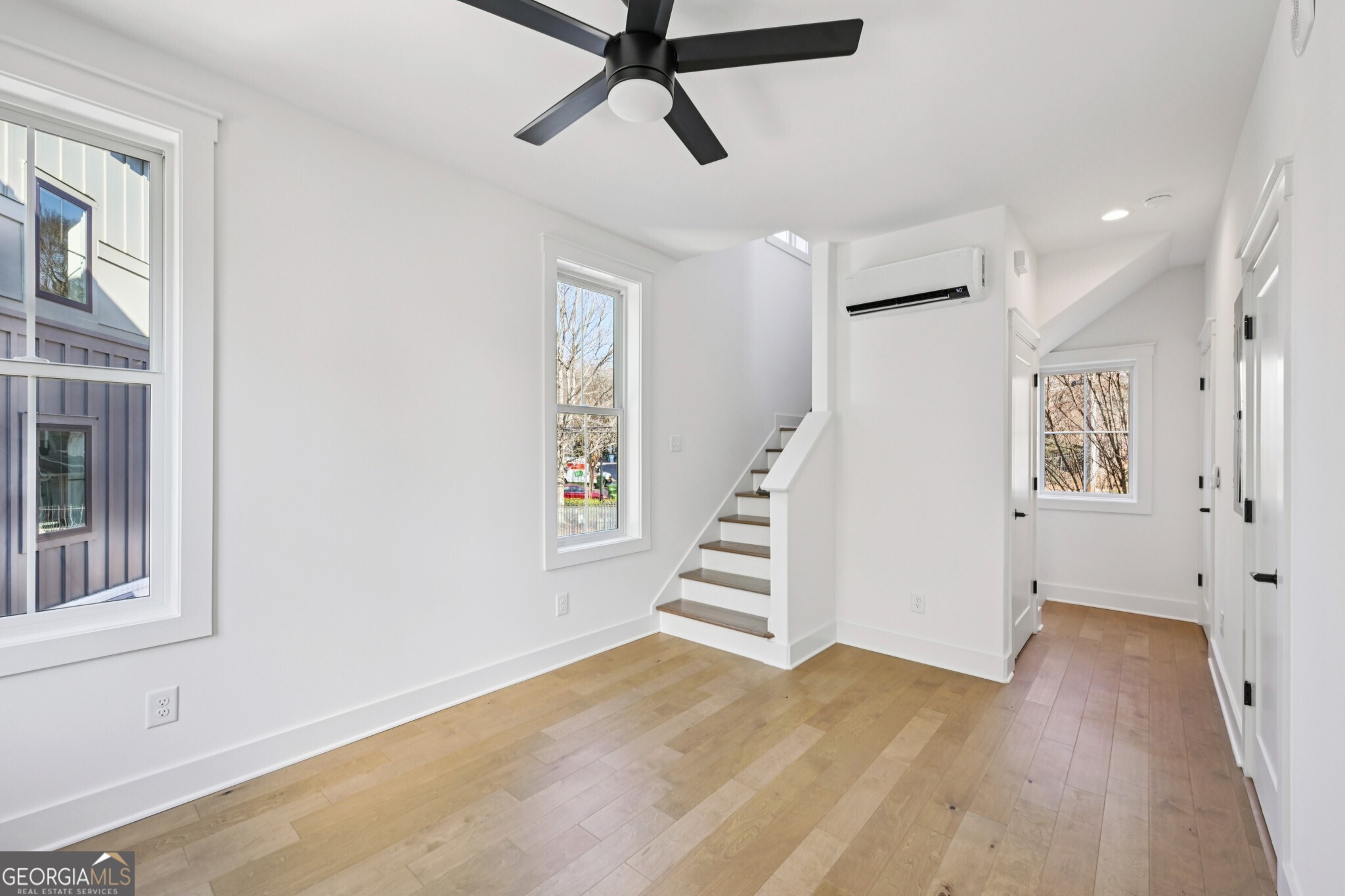 1160 Boulevard SE # 11