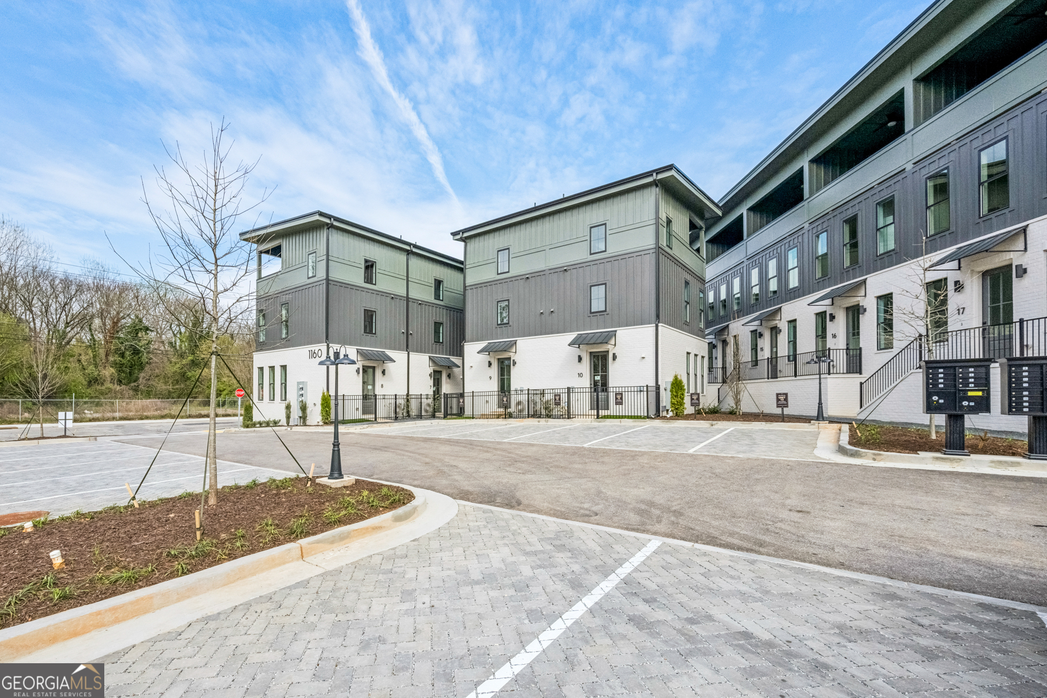 1160 Boulevard SE # 11