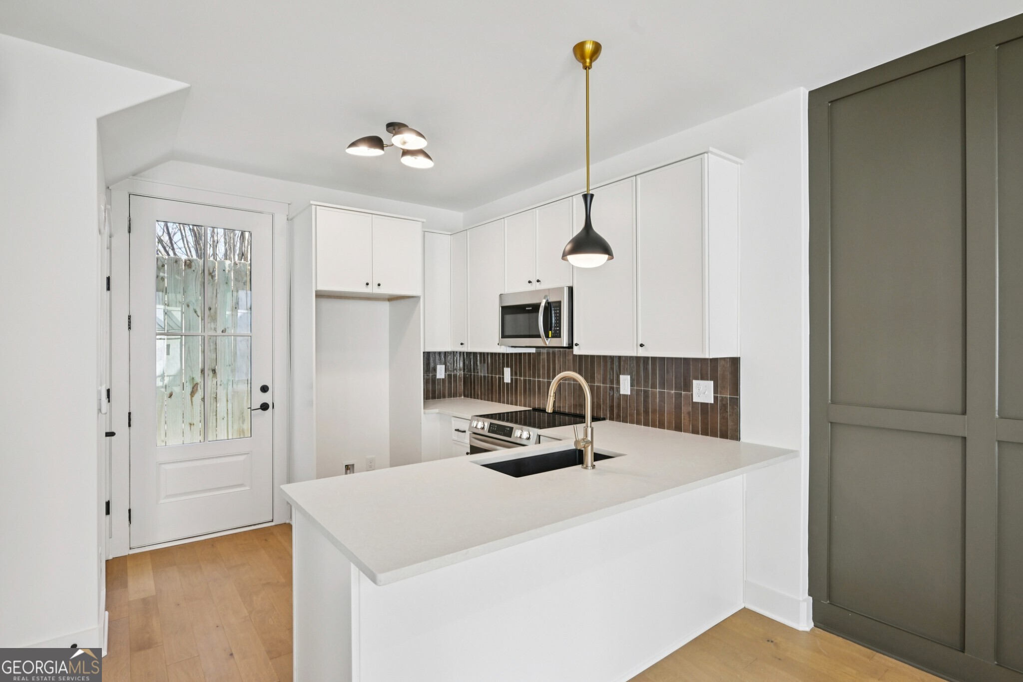 1160 Boulevard SE # 11