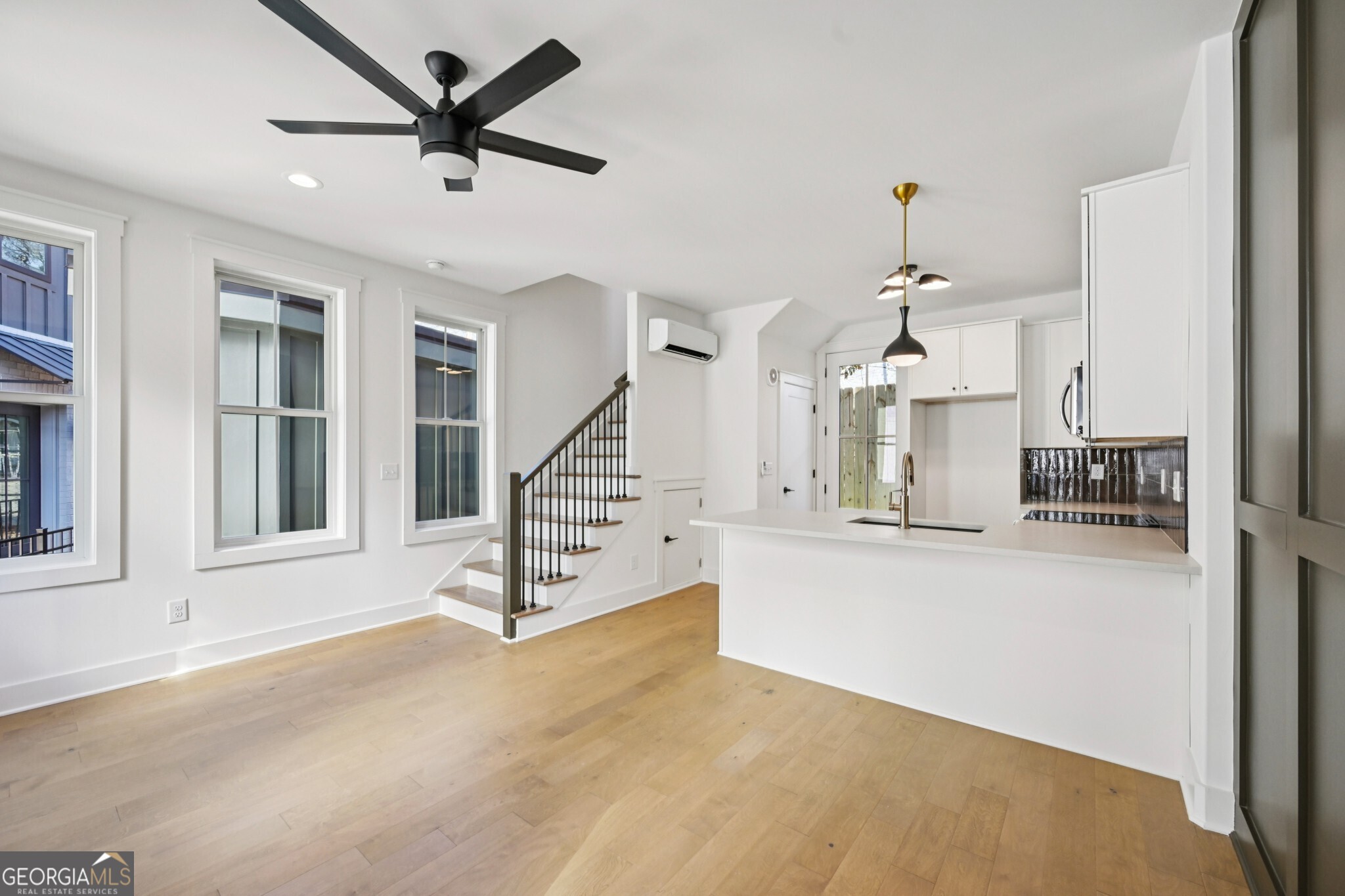 1160 Boulevard SE # 11