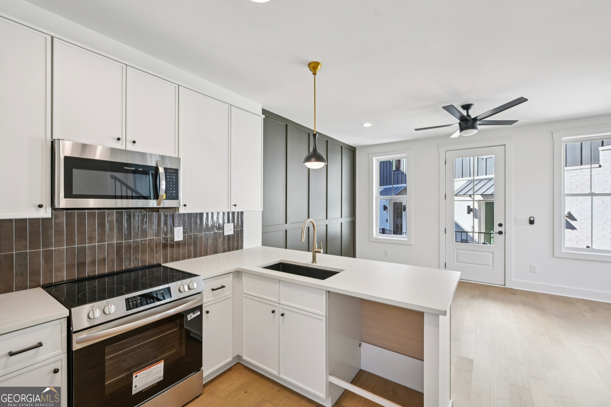 1160 Boulevard SE # 11