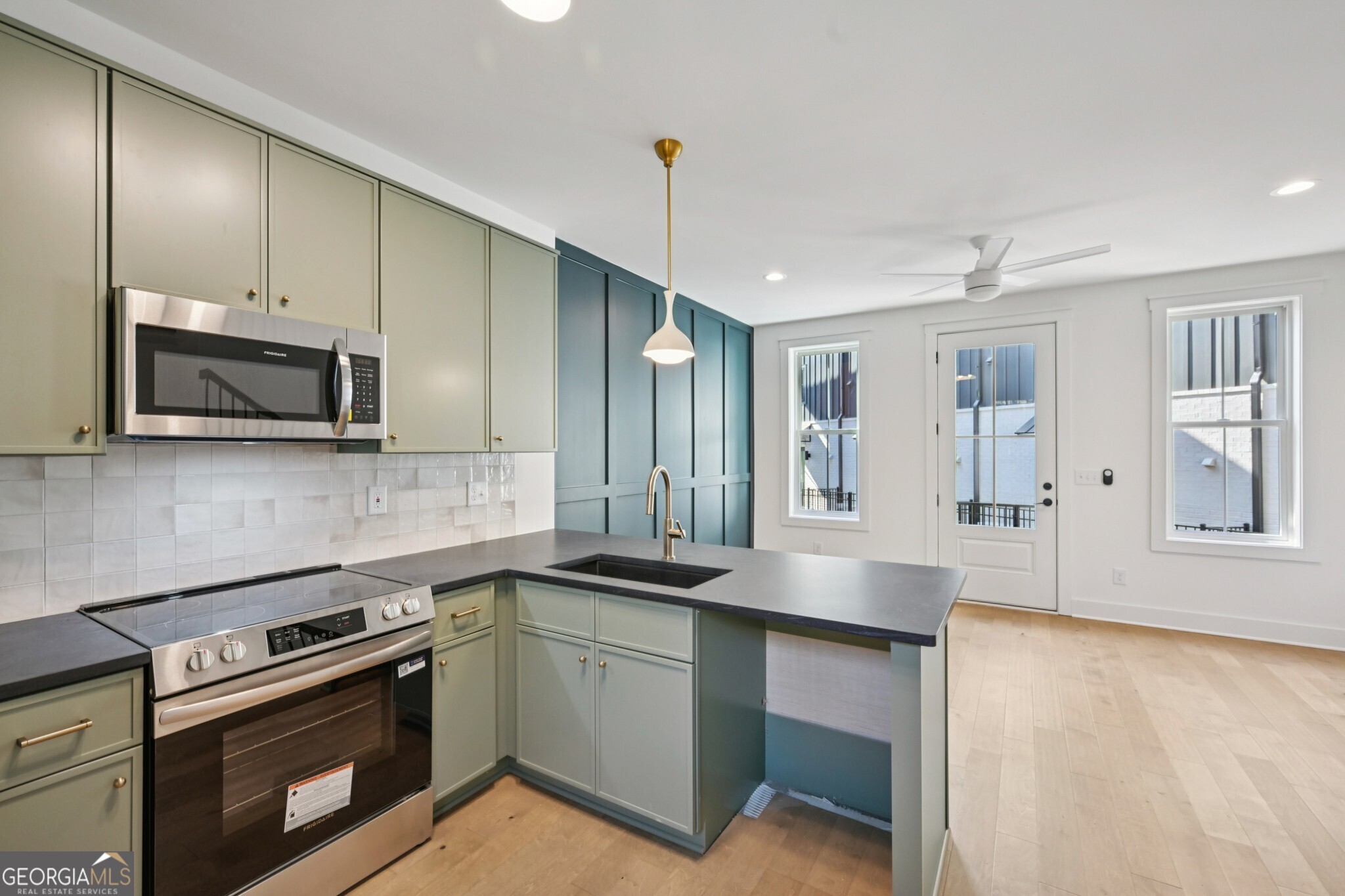 1160 Boulevard SE # 12