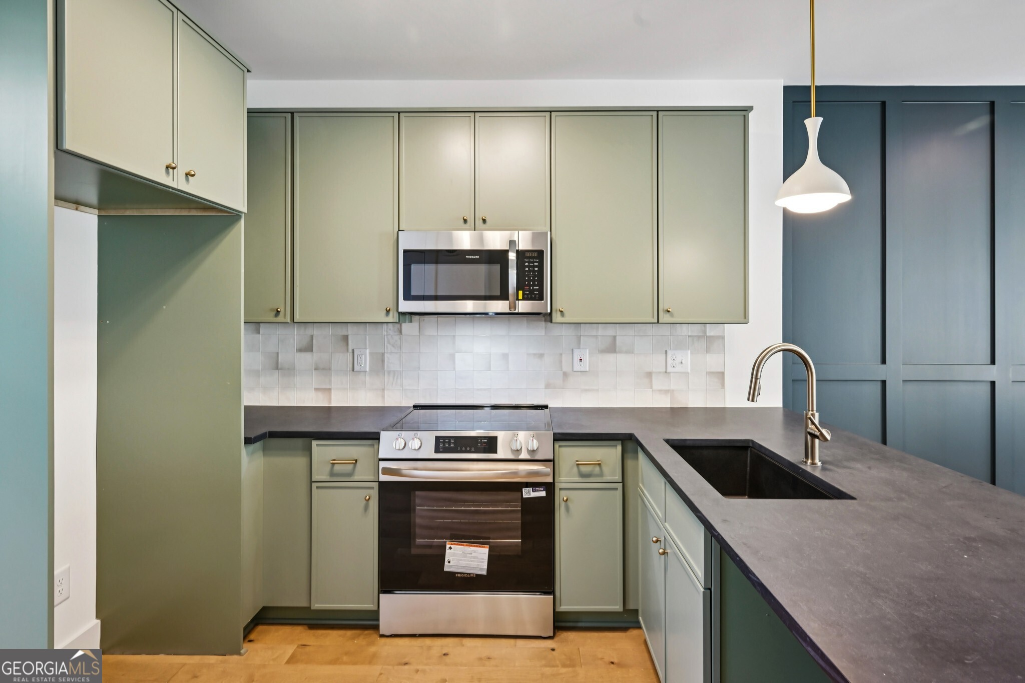 1160 Boulevard SE # 12