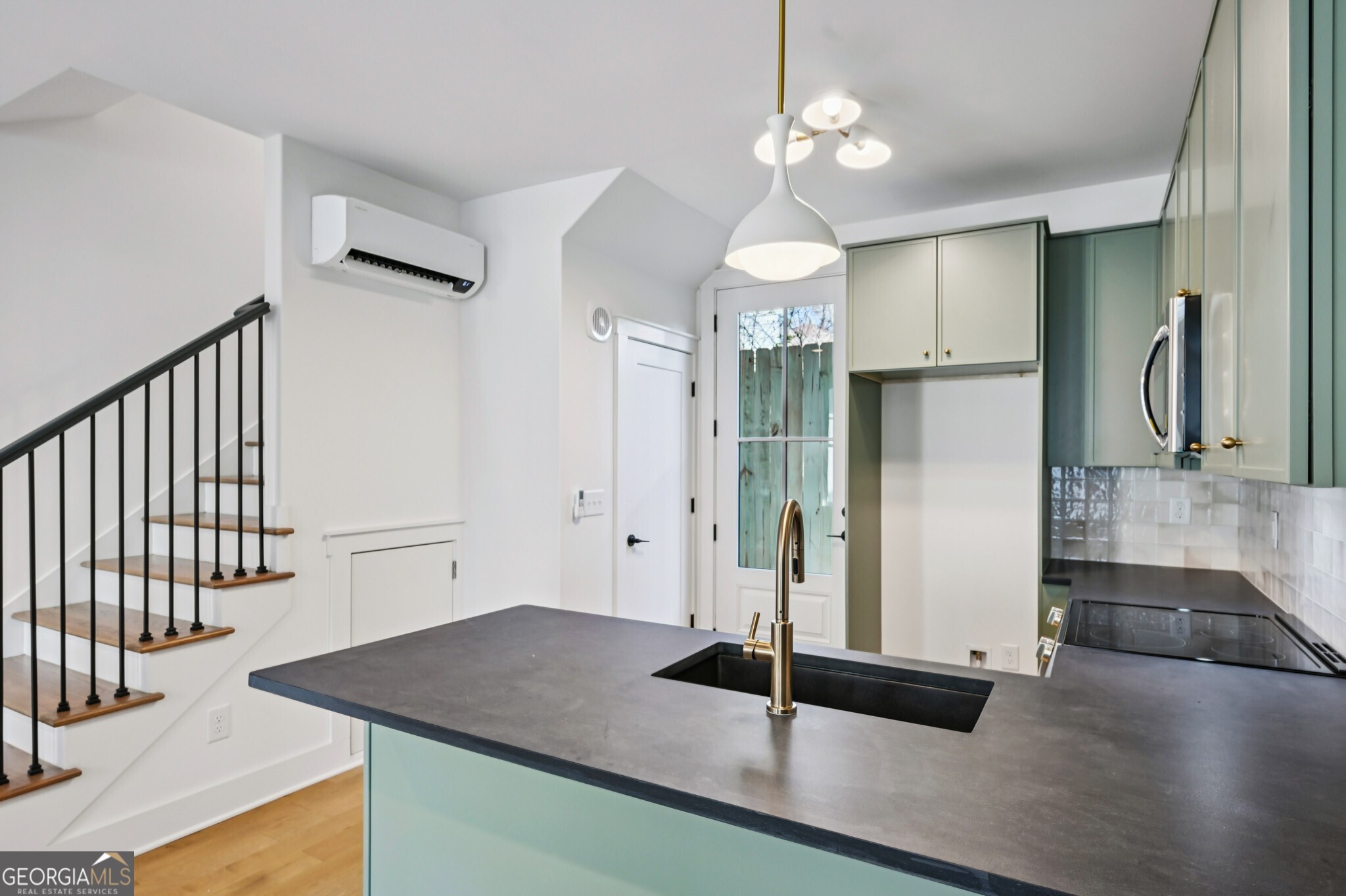 1160 Boulevard SE # 12