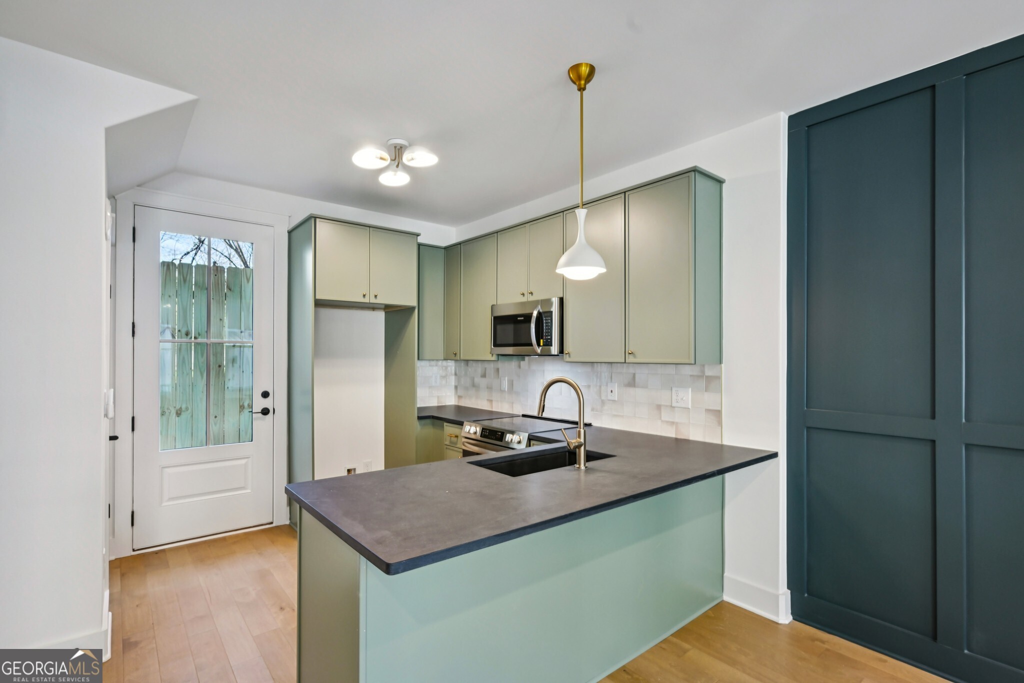 1160 Boulevard SE # 12