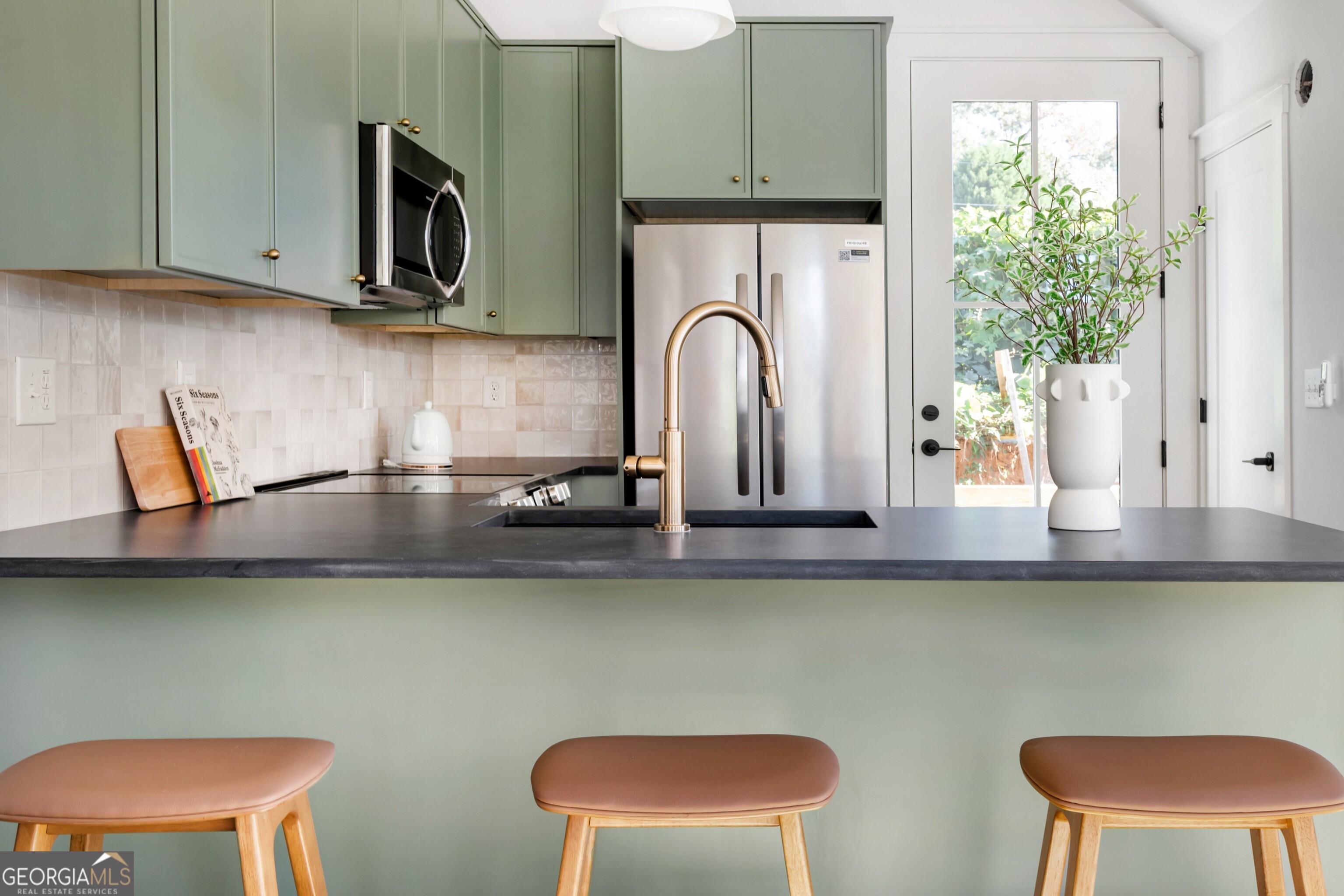 1160 Boulevard SE # 12