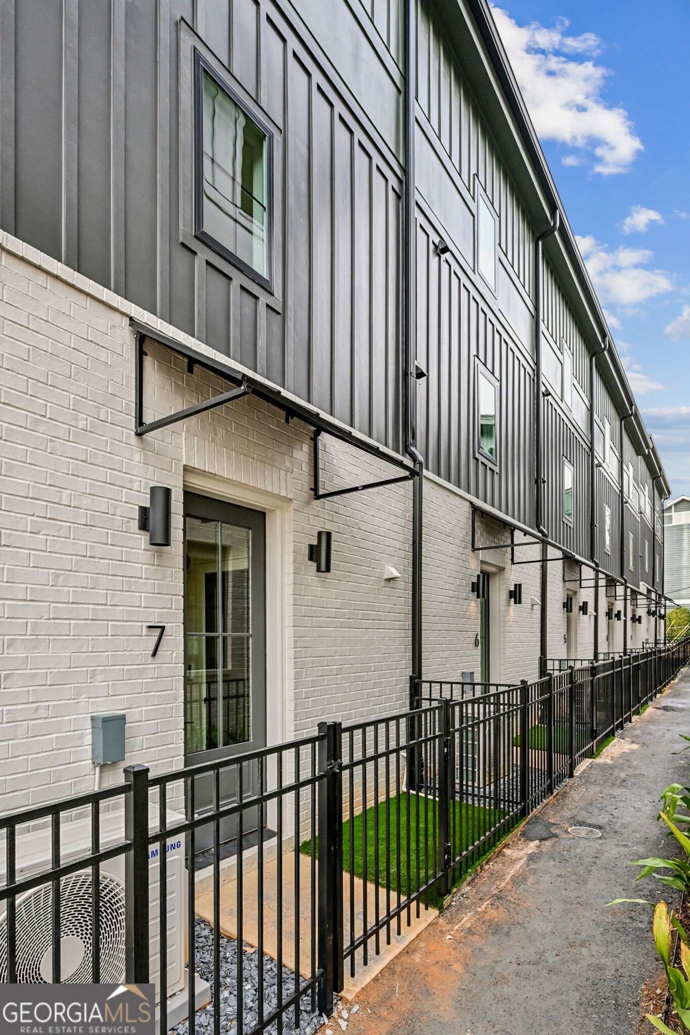 1160 Boulevard SE # 7