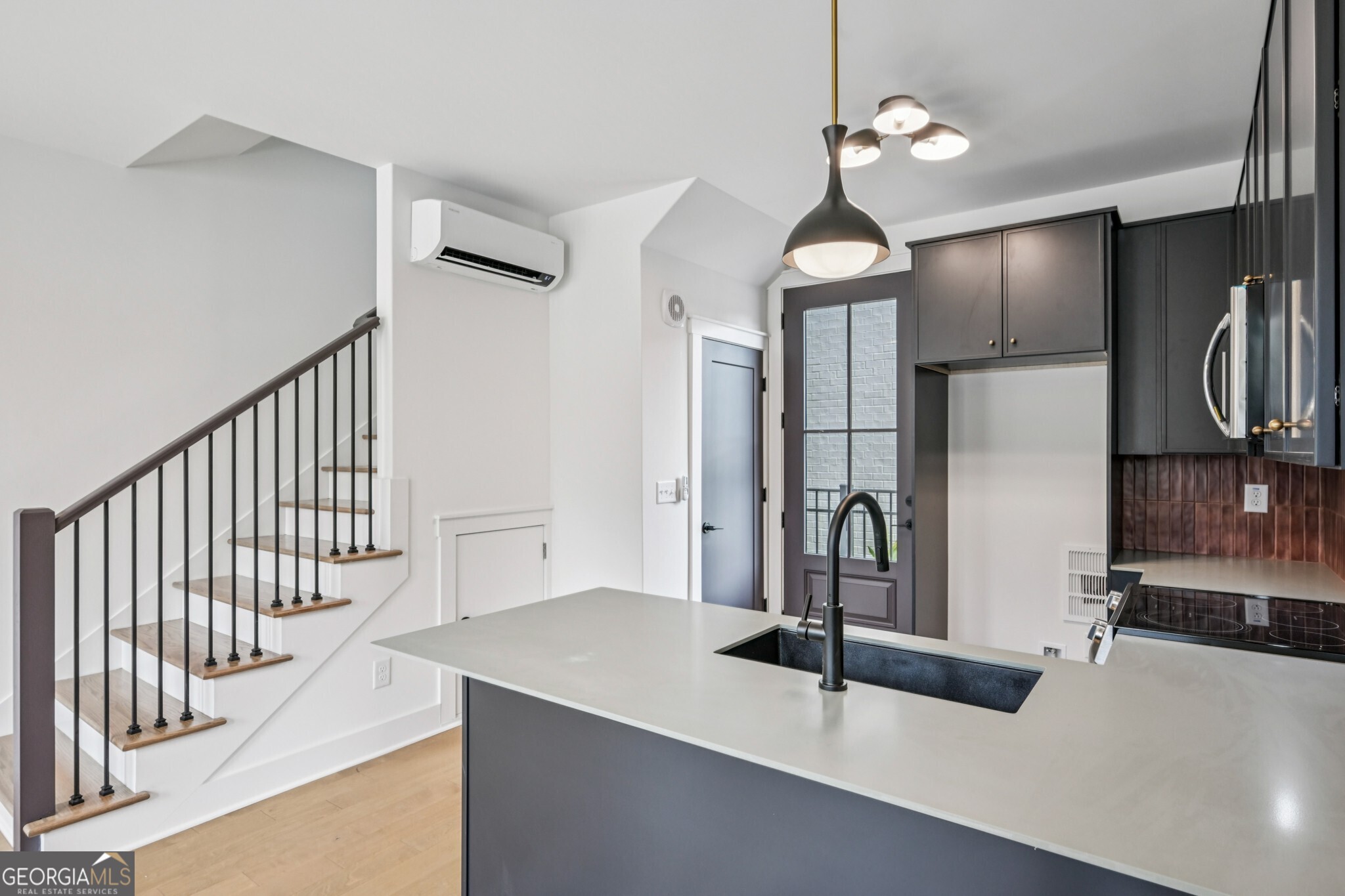 1160 Boulevard SE # 7