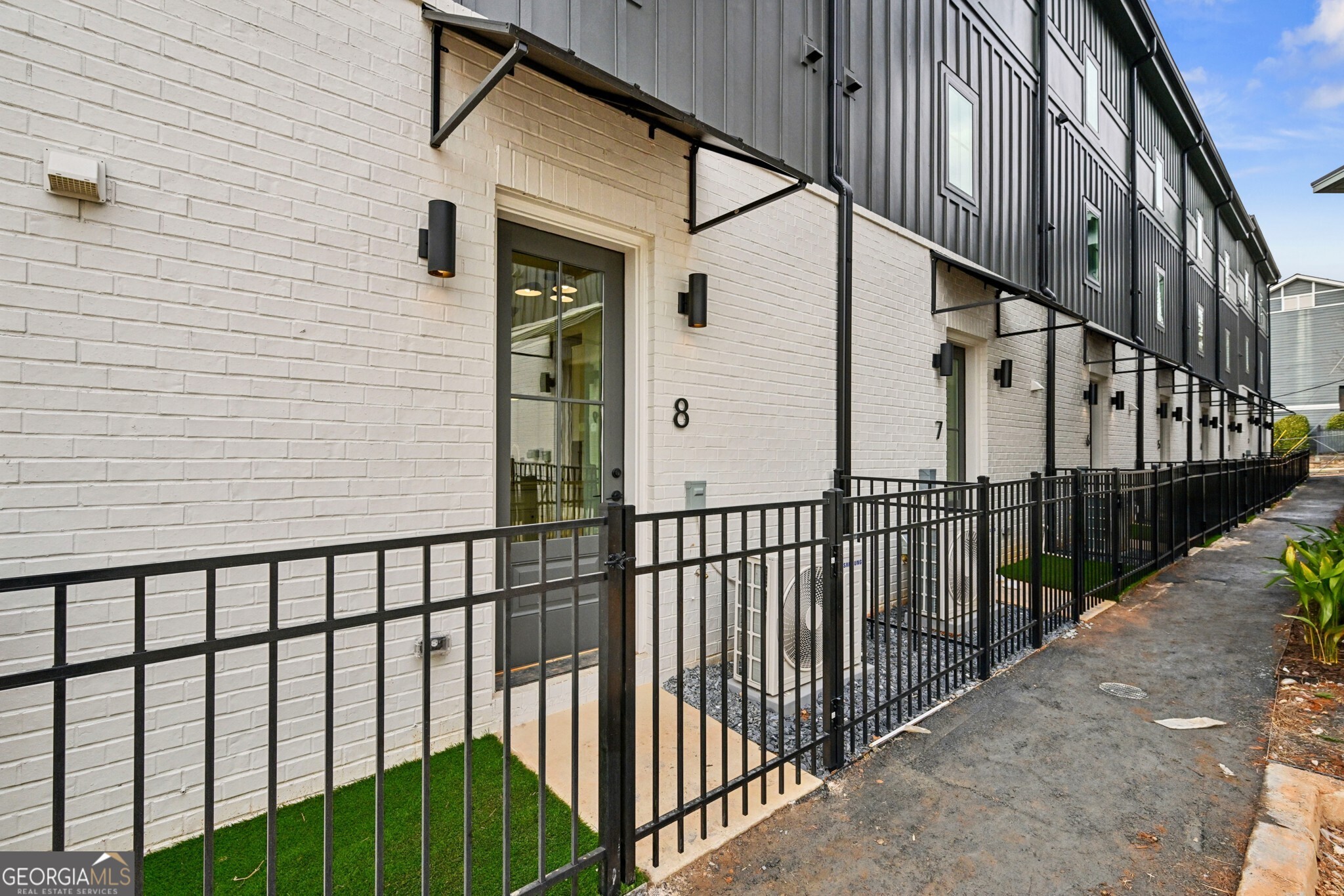 1160 Boulevard SE # 8