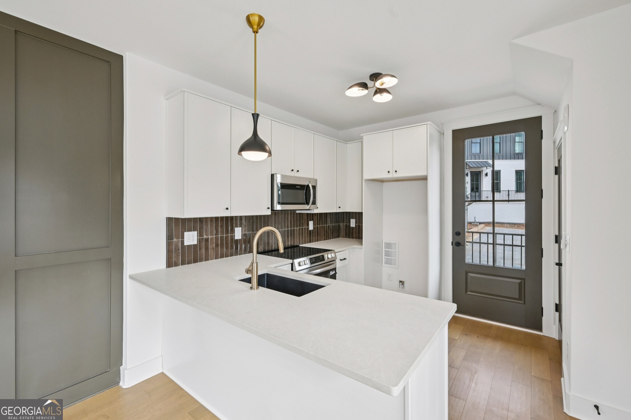 1160 Boulevard SE # 8