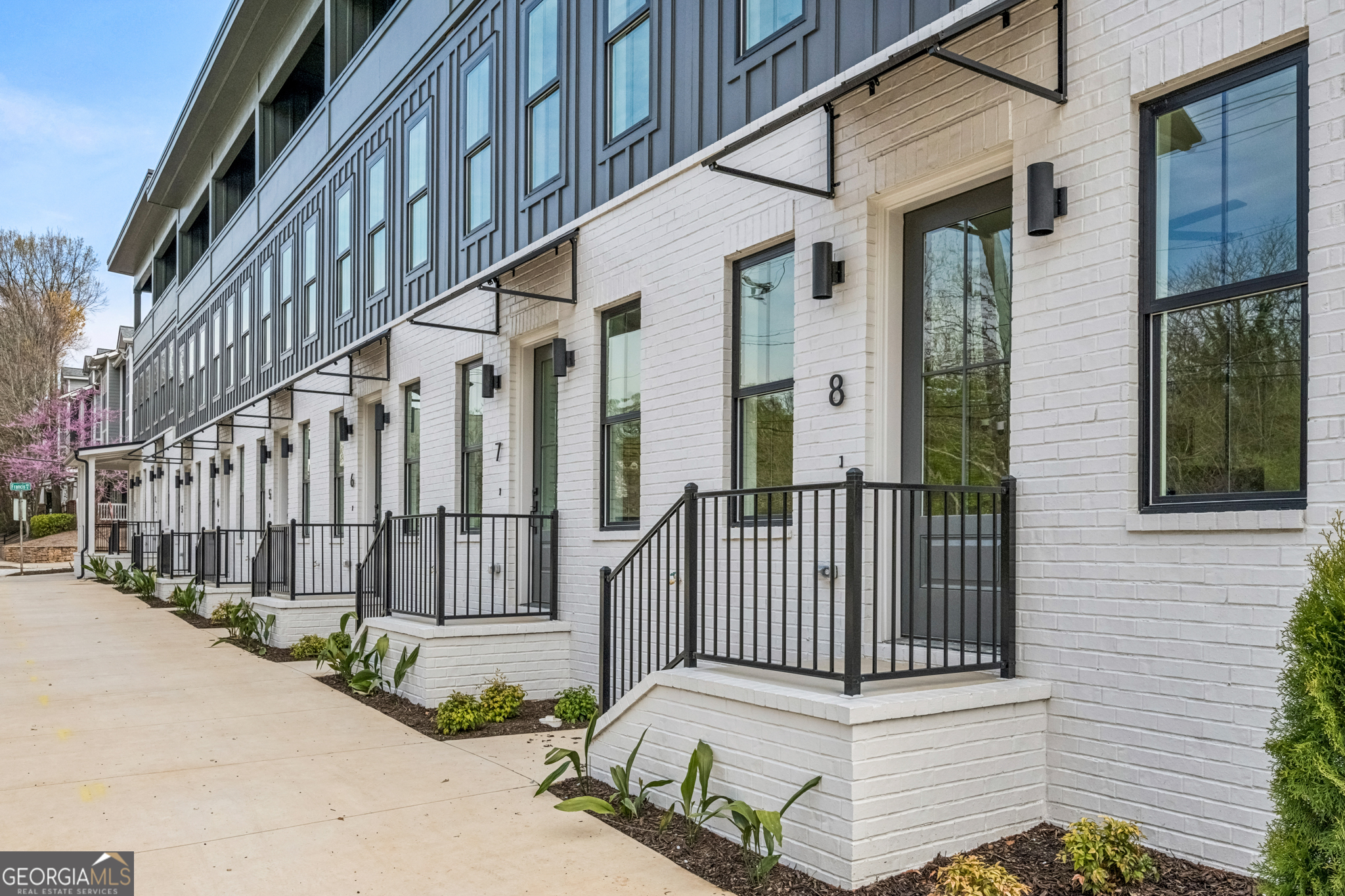 1160 Boulevard SE # 8