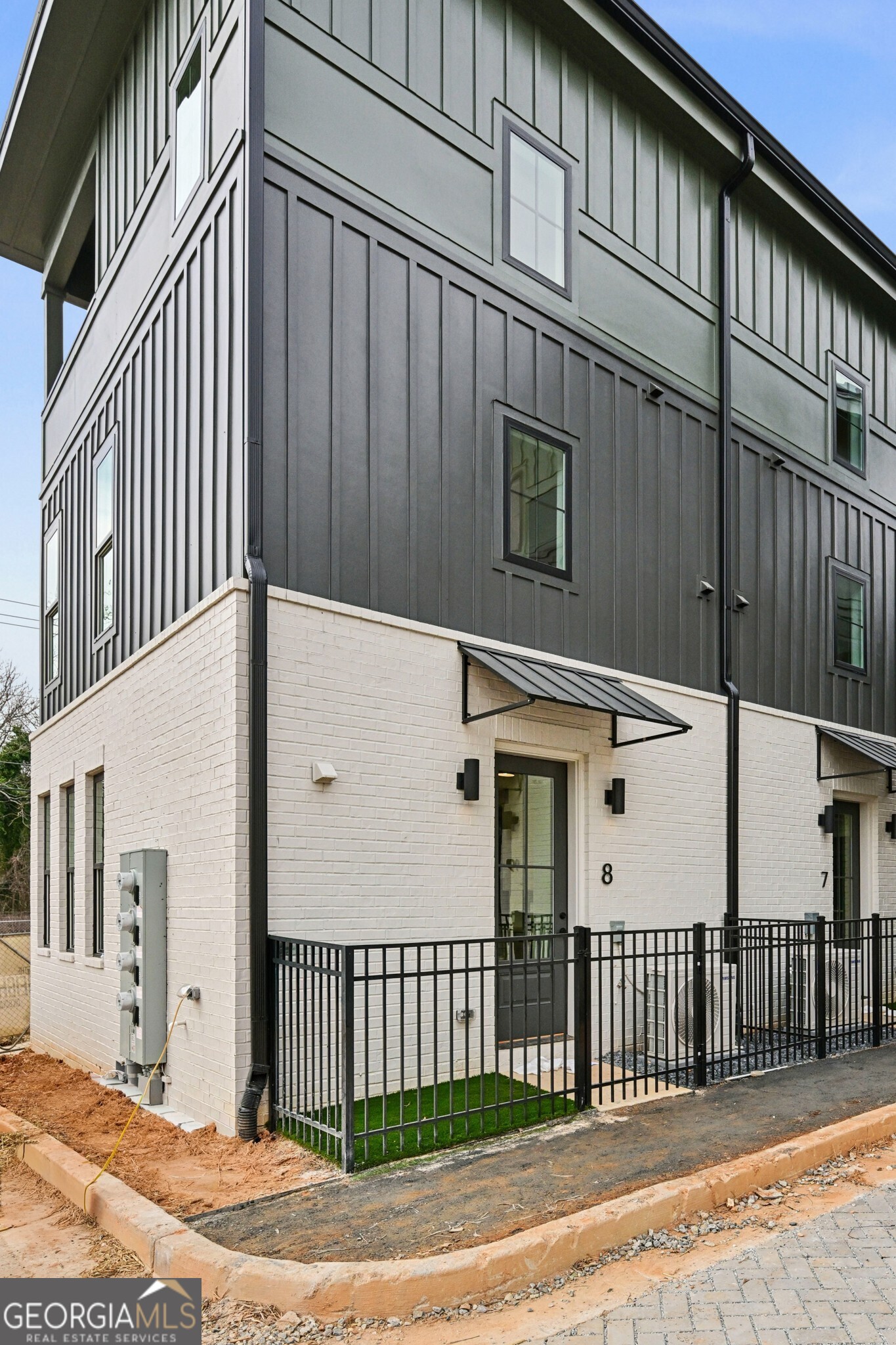 1160 Boulevard SE # 8