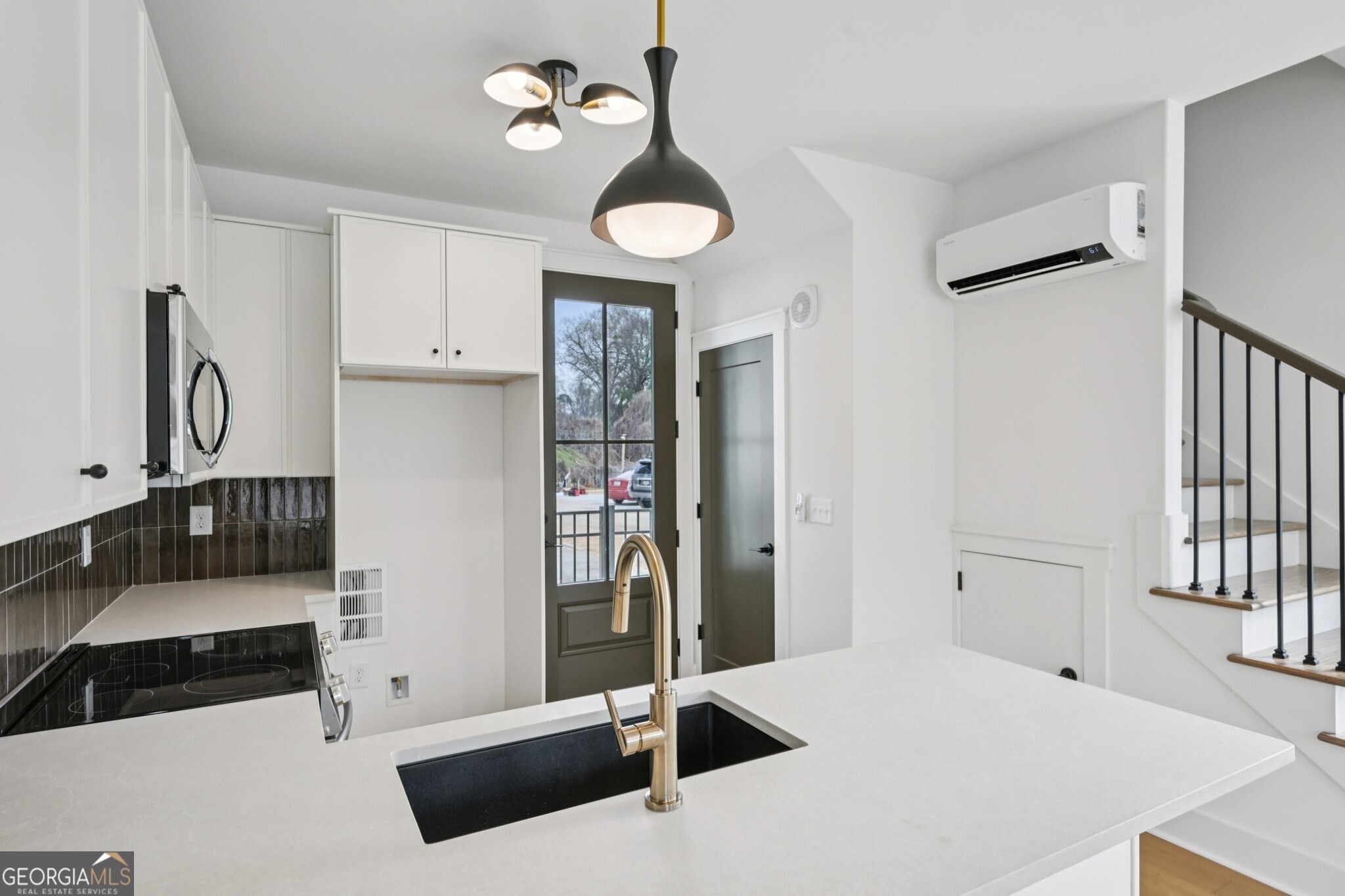 1160 Boulevard SE # 8