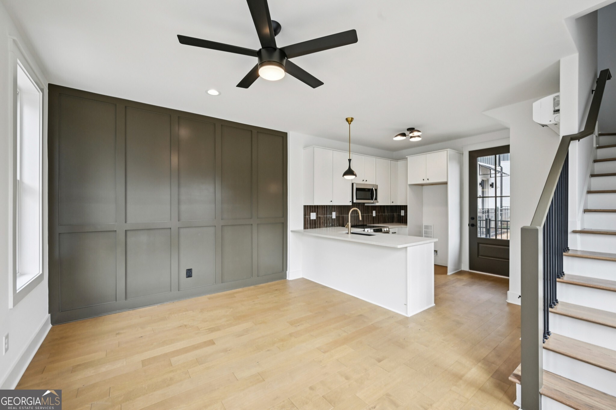 1160 Boulevard SE # 8