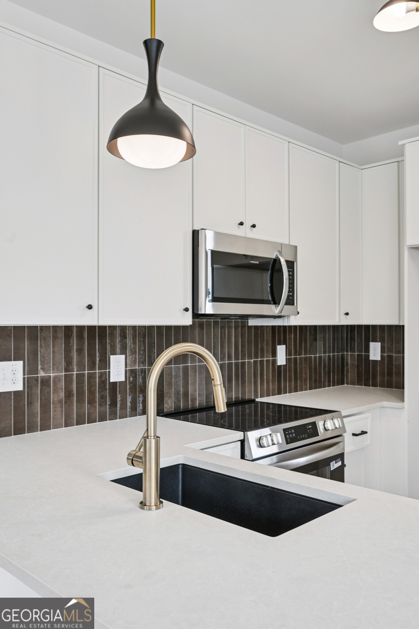 1160 Boulevard SE # 8