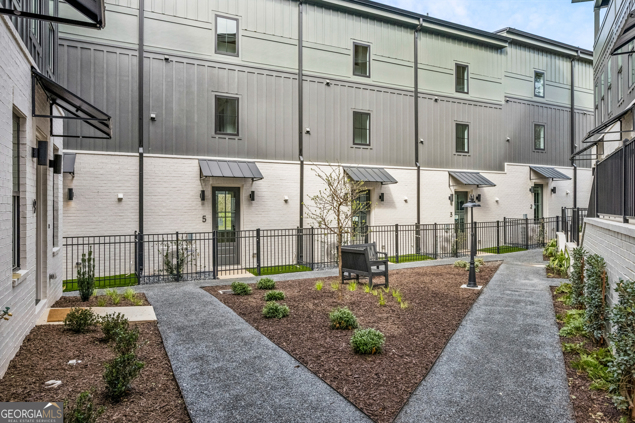 1160 Boulevard SE # 8