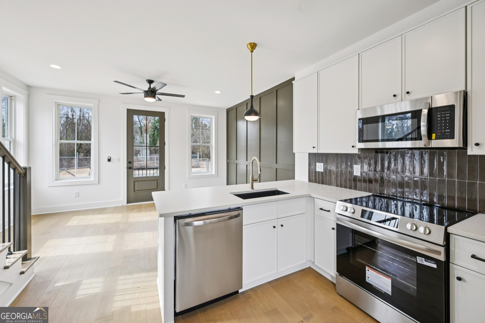 1160 Boulevard SE # 8