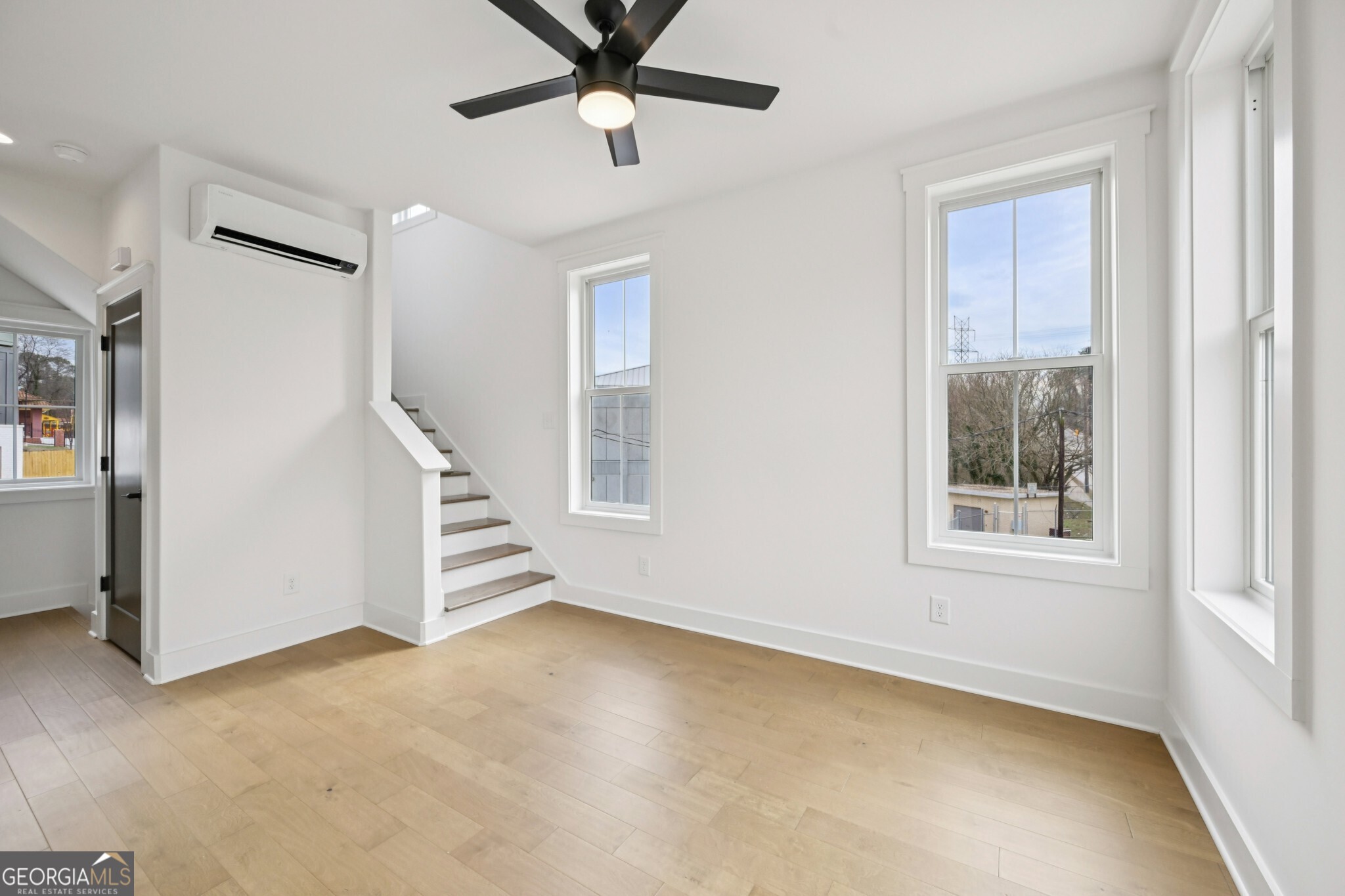 1160 Boulevard SE # 8