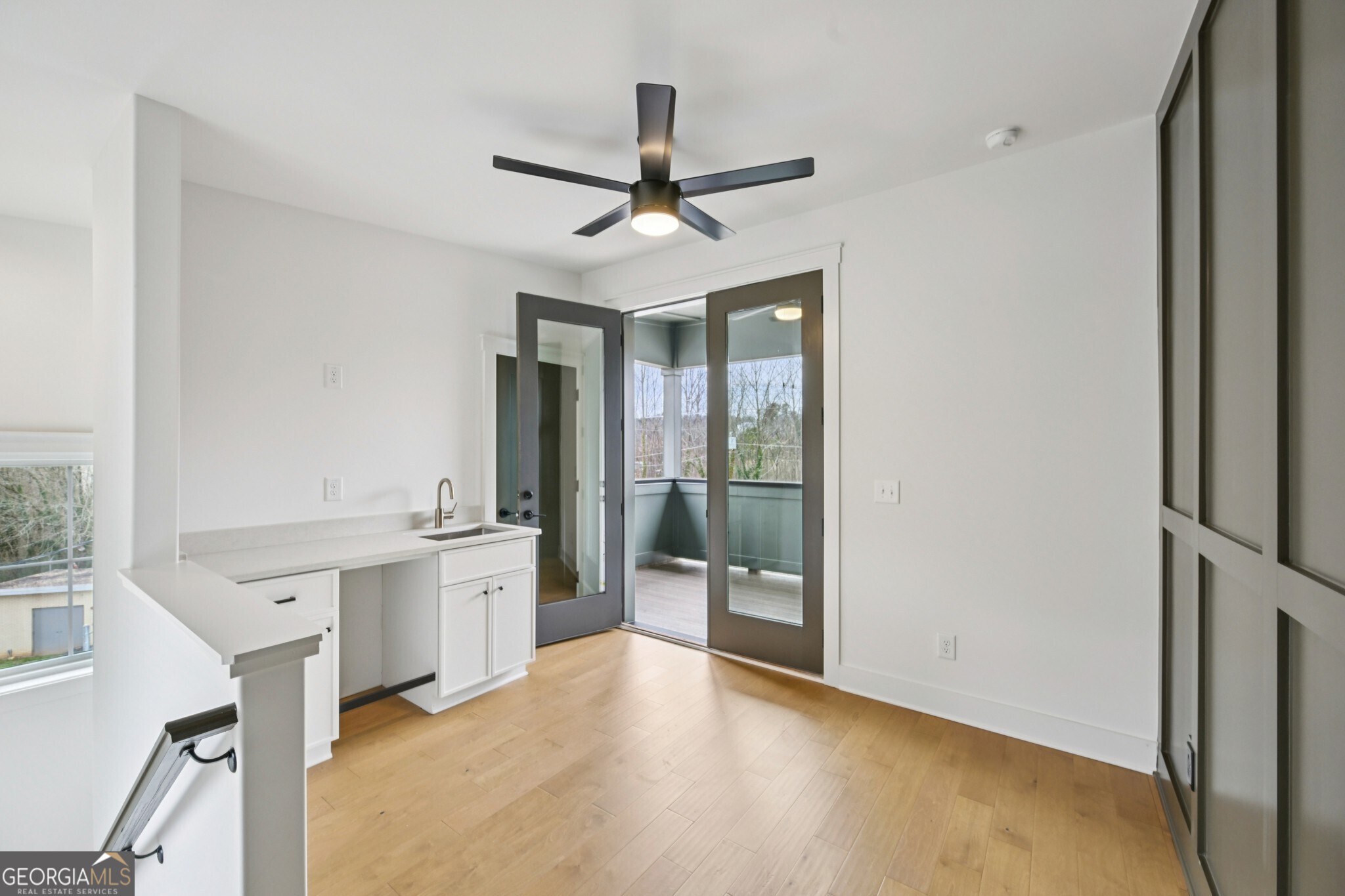 1160 Boulevard SE # 8