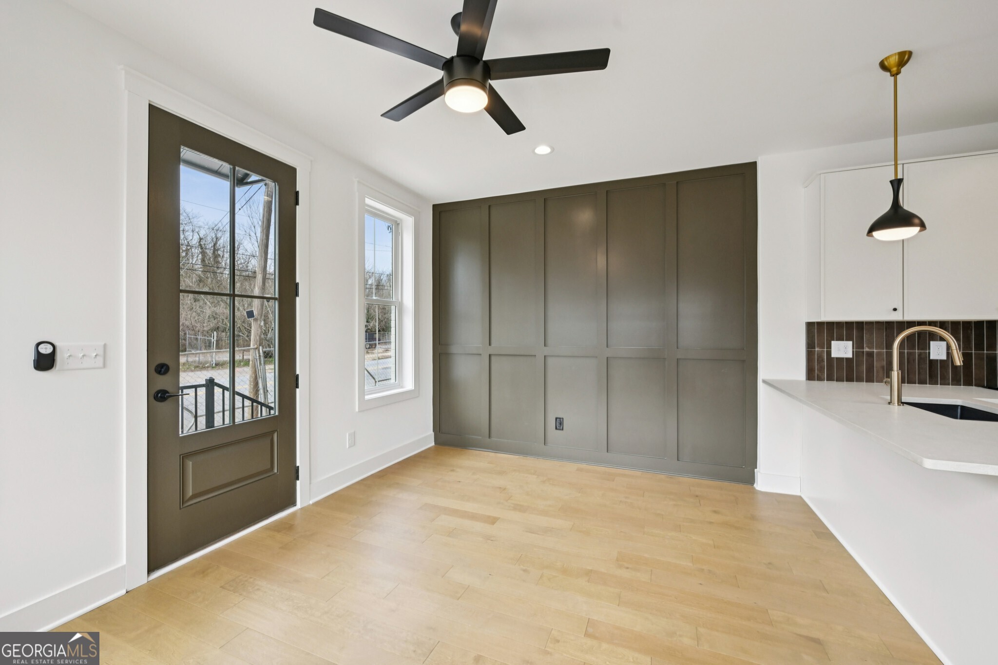 1160 Boulevard SE # 8